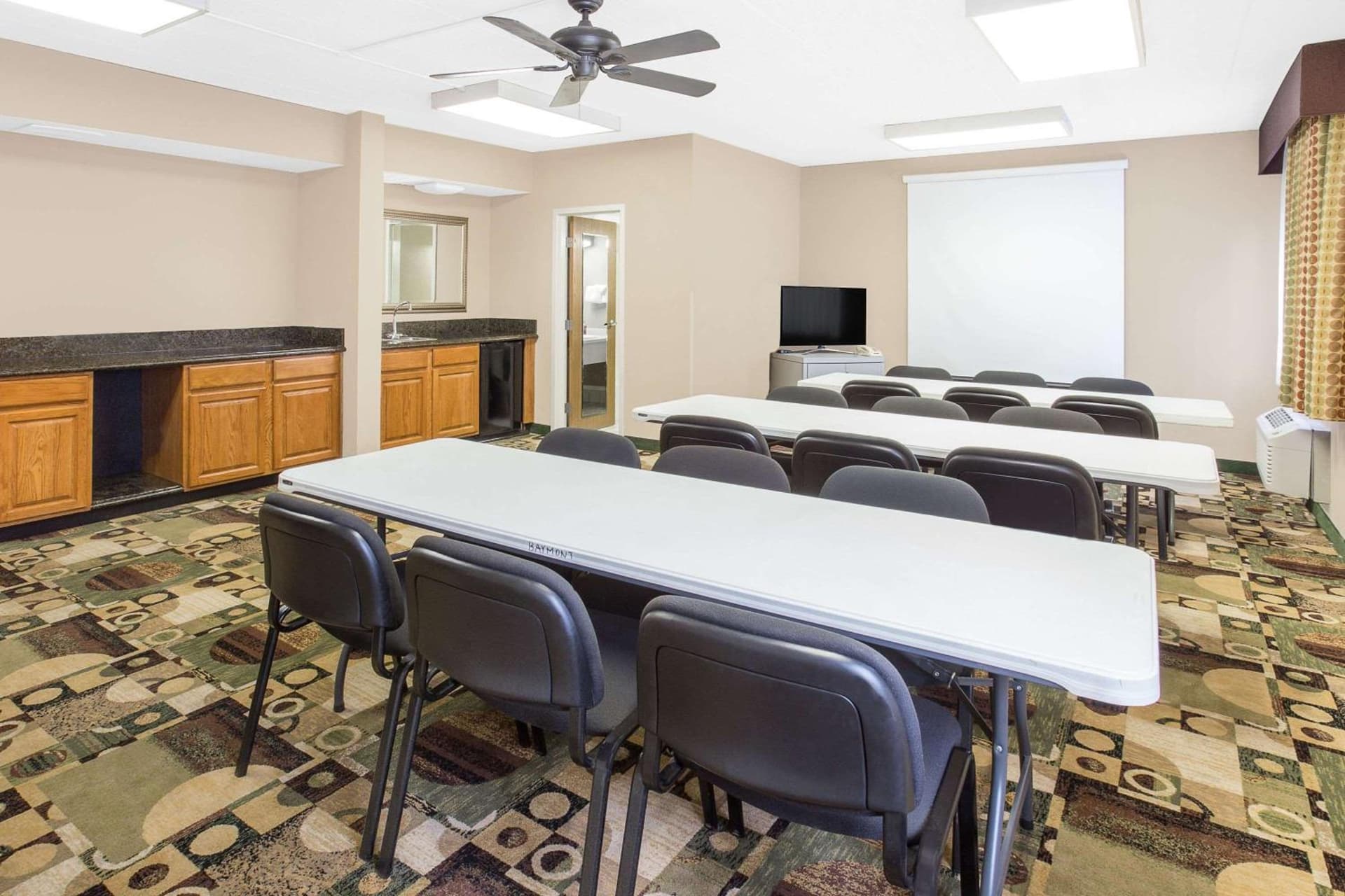 Baymont by Wyndham Janesville gallery photo in Janesville, WI — image 9