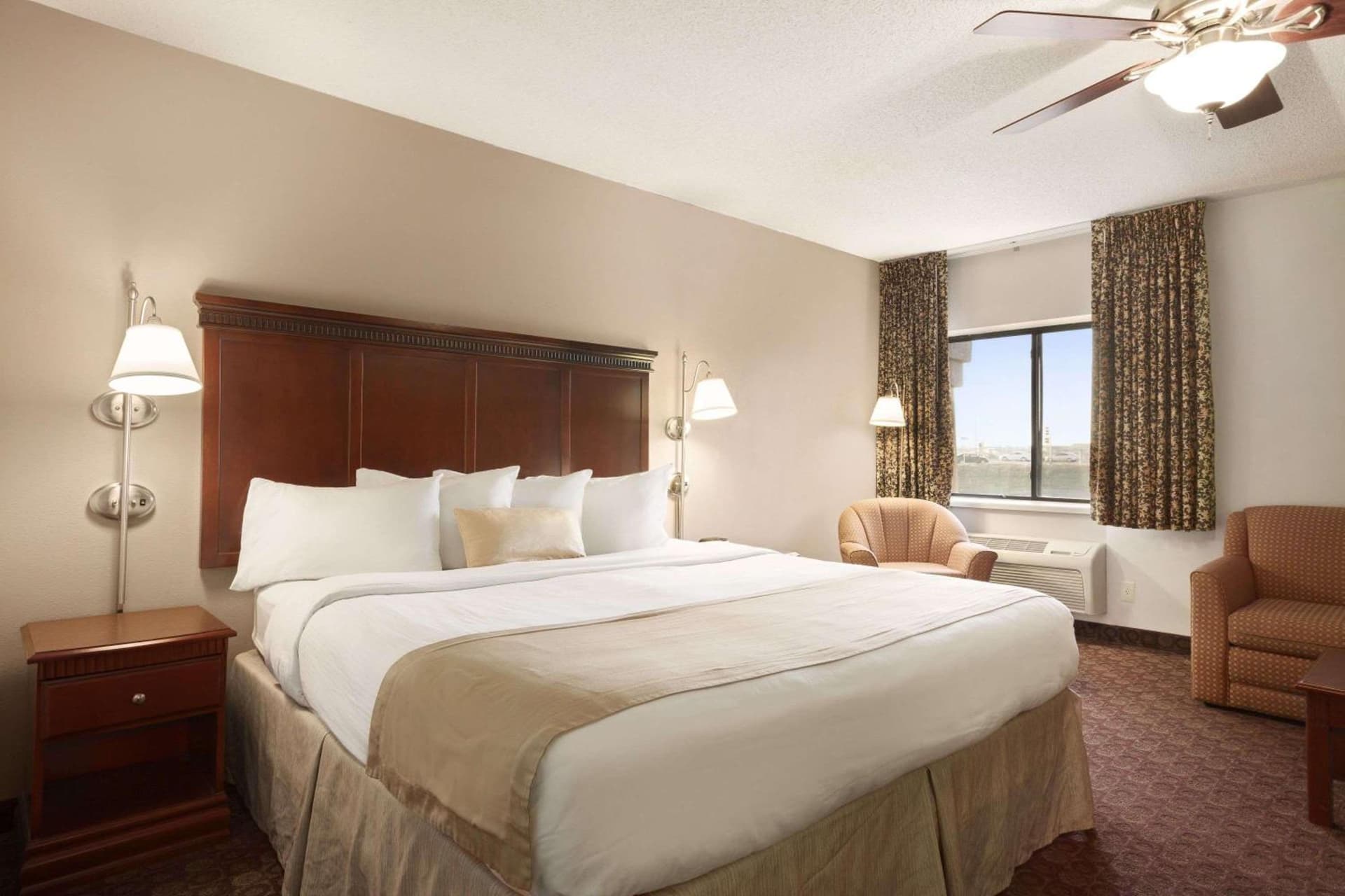 Baymont by Wyndham Sioux Falls interior in Sioux Falls, SD — gallery photo 2
