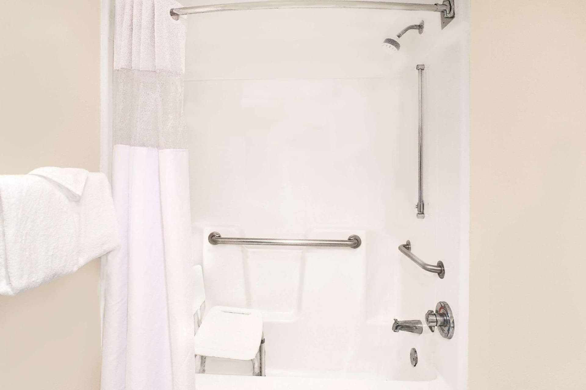 Baymont by Wyndham Janesville interior in Janesville, WI — gallery photo 2