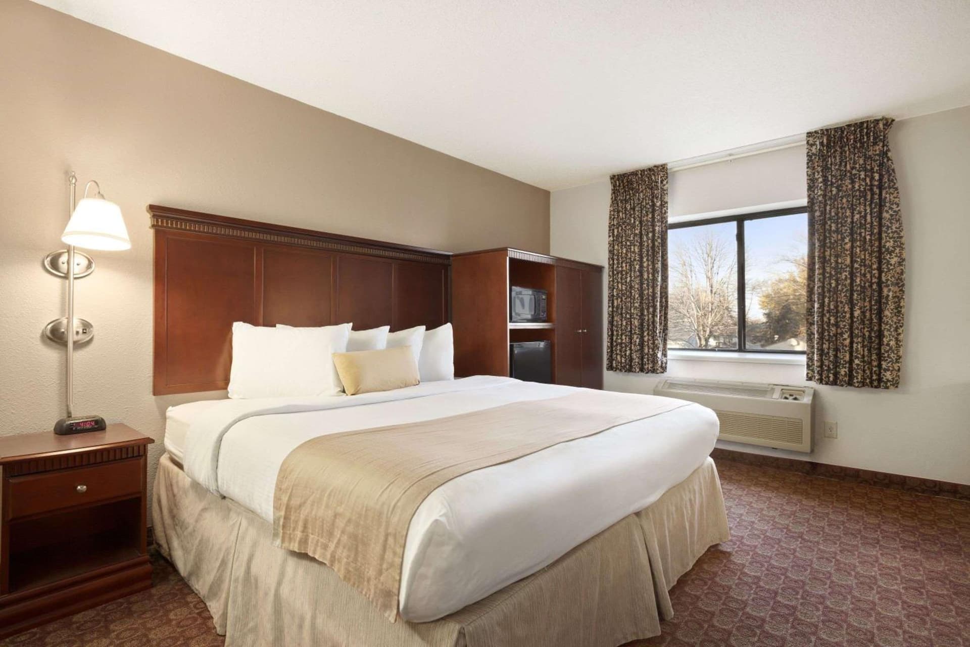 Baymont by Wyndham Sioux Falls interior in Sioux Falls, SD — gallery photo 2