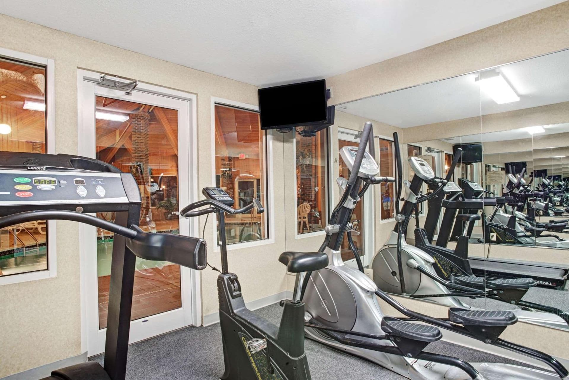 Baymont by Wyndham Indianapolis gallery photo in Indianapolis, IN — image 21