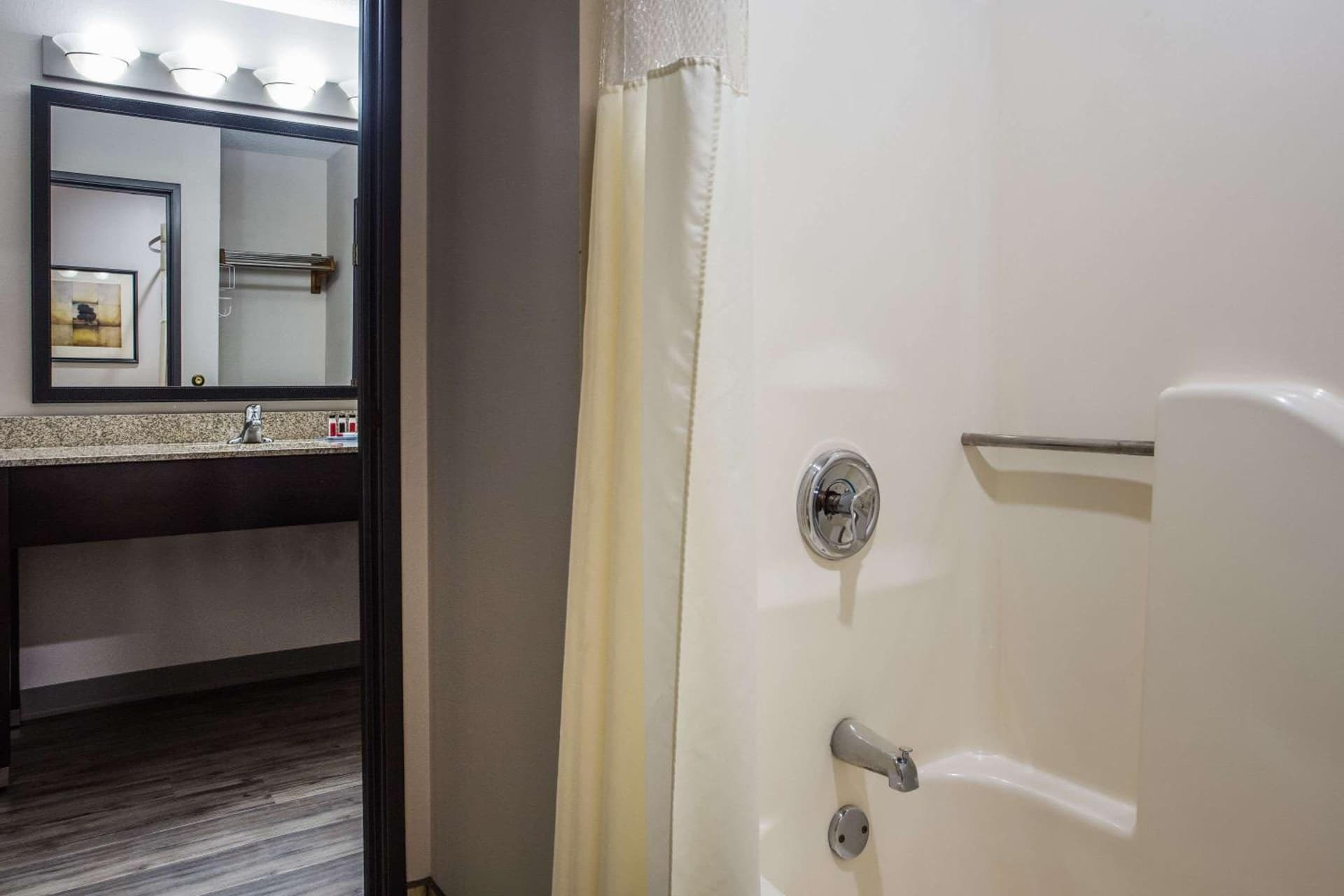 Baymont by Wyndham Madison West/Middleton WI West gallery photo in Madison, WI — image 31