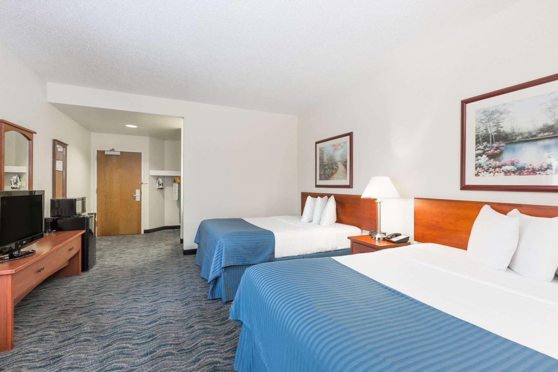 Baymont by Wyndham Des Moines Airport gallery photo in Des Moines, IA — image 53