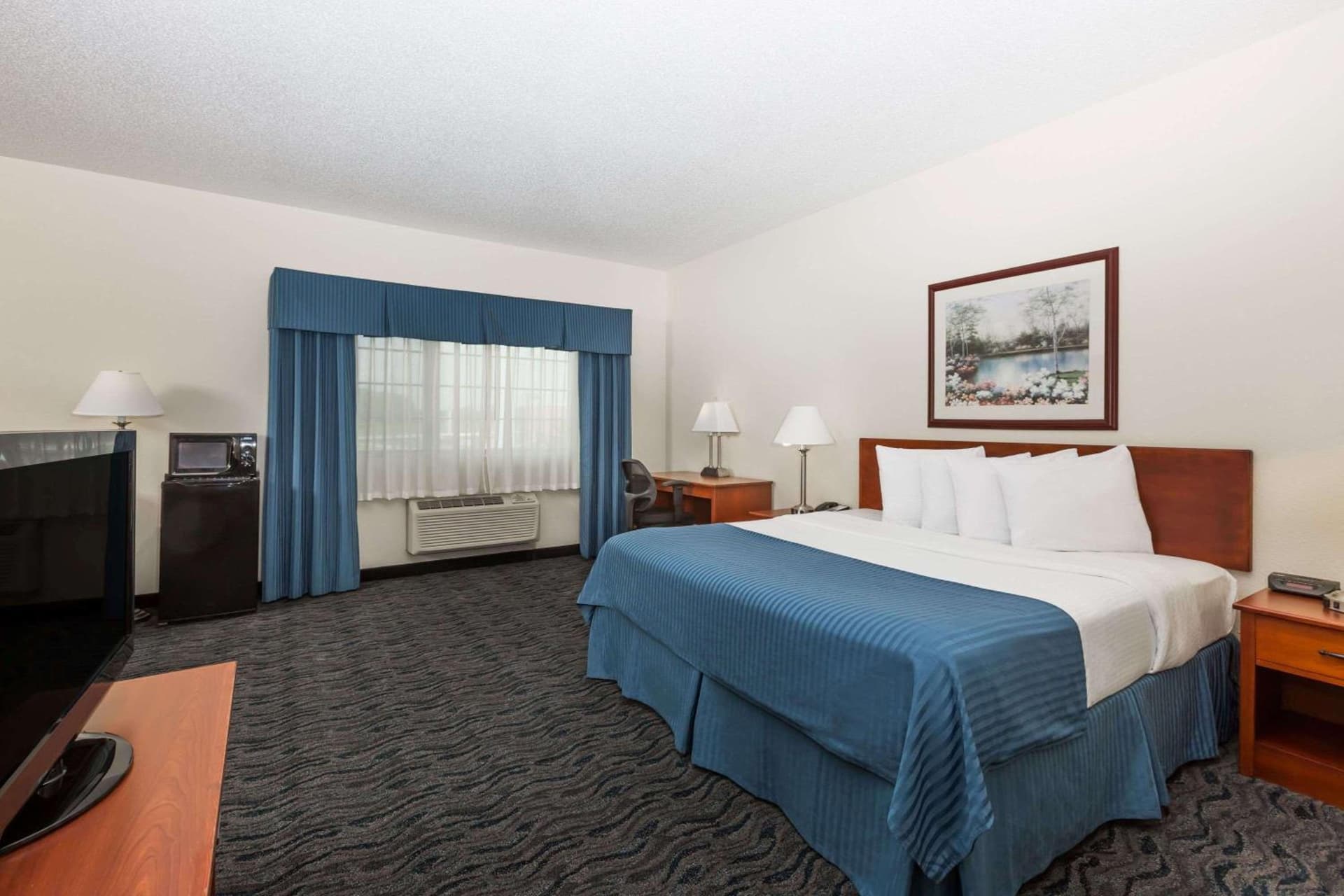 Baymont by Wyndham Des Moines Airport gallery photo in Des Moines, IA — image 31