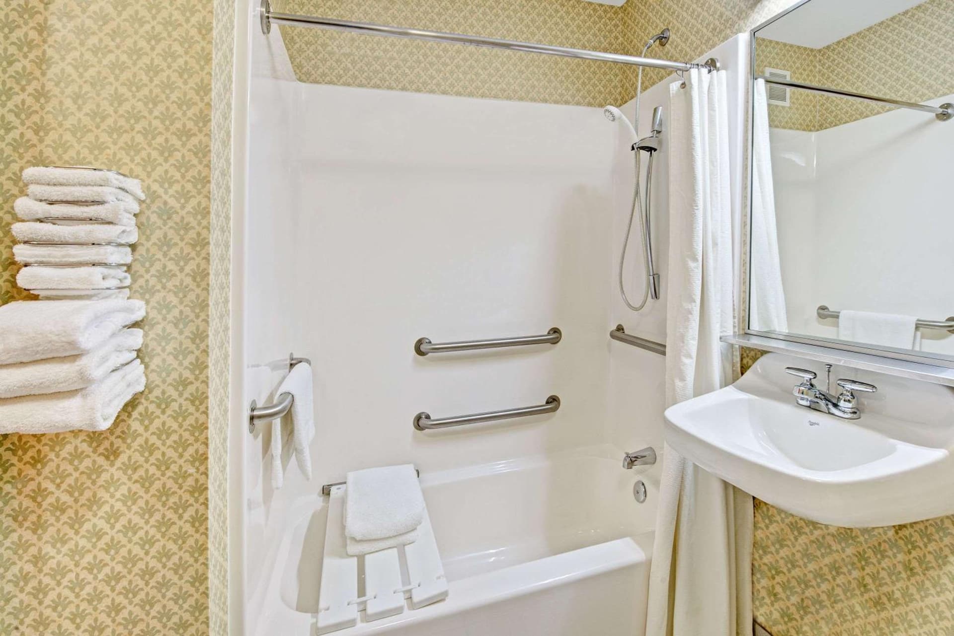 Baymont by Wyndham Indianapolis gallery photo in Indianapolis, IN — image 17