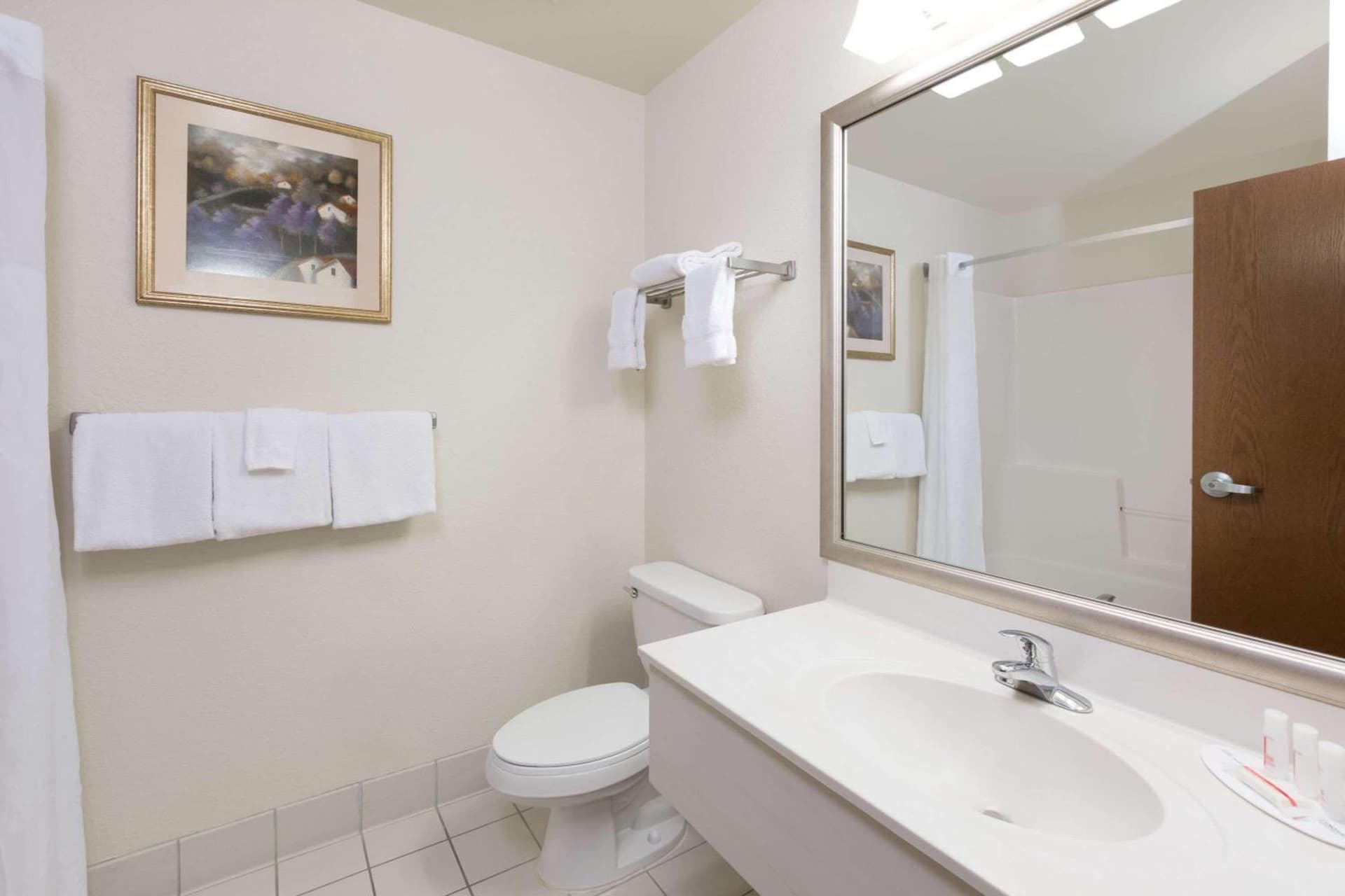 Baymont by Wyndham Des Moines Airport gallery photo in Des Moines, IA — image 54