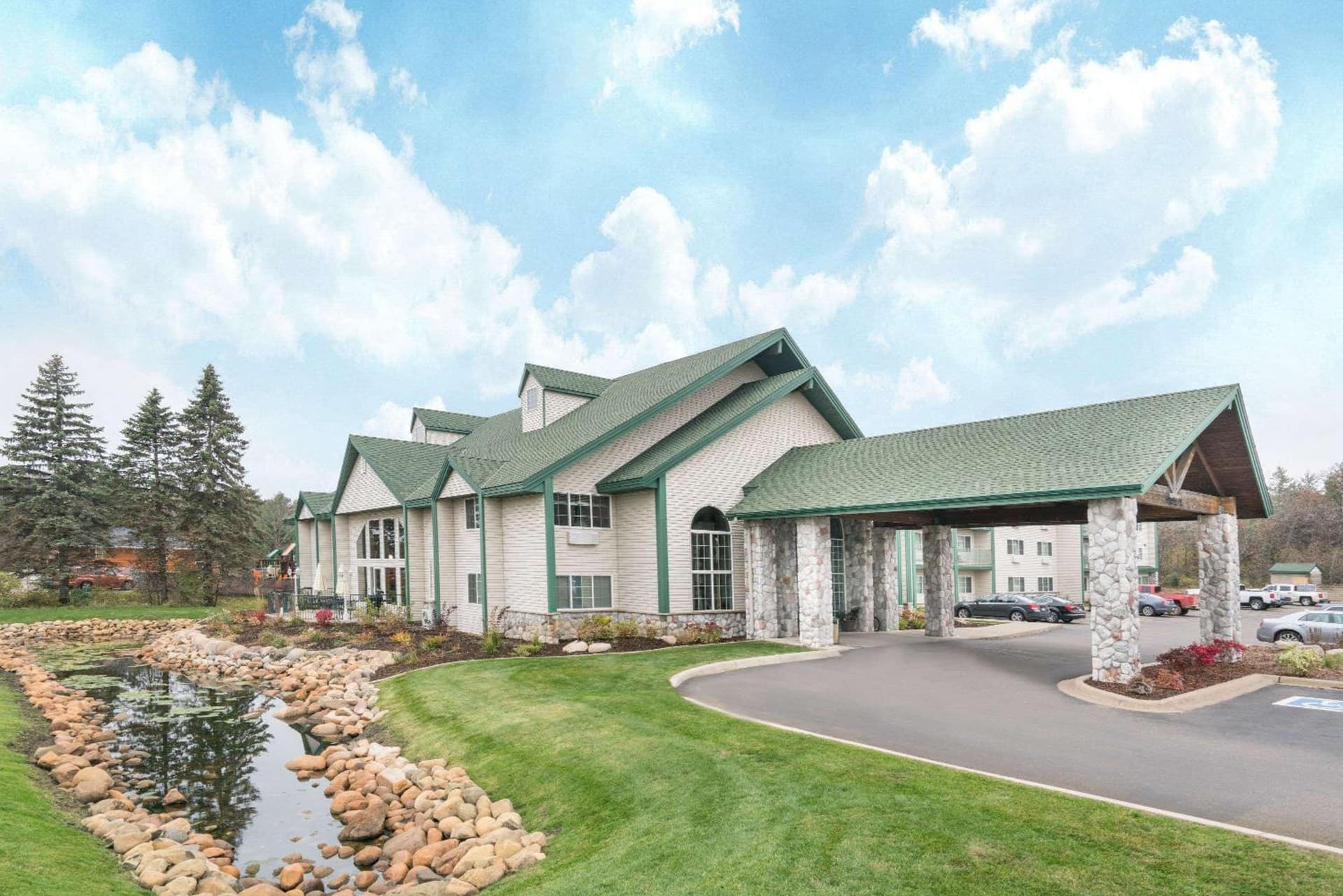 Baymont by Wyndham Baxter/Brainerd Area featured exterior or lobby in Baxter, MN — similar hotel