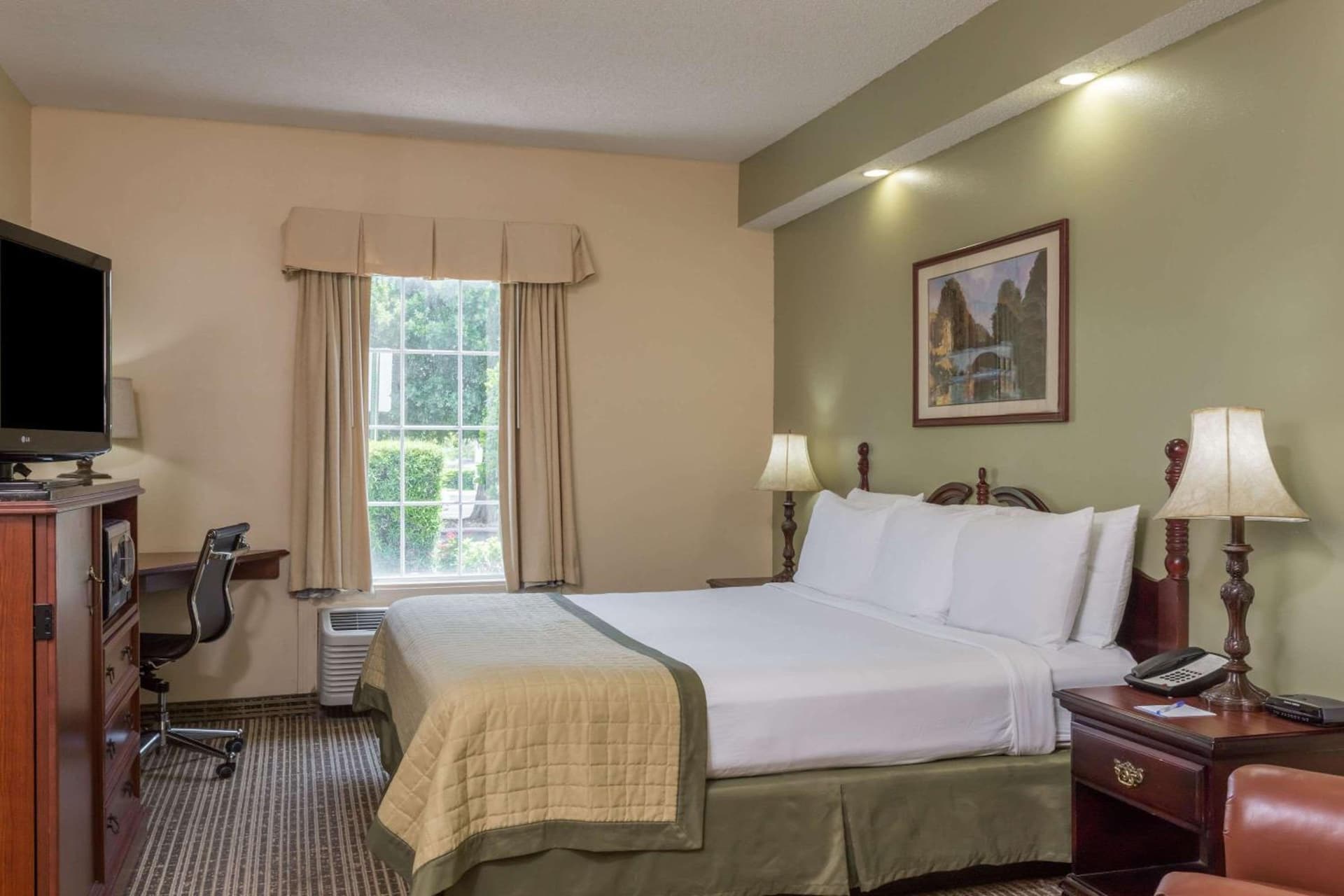 Baymont by Wyndham Lakeland gallery photo in Lakeland, FL — image 11