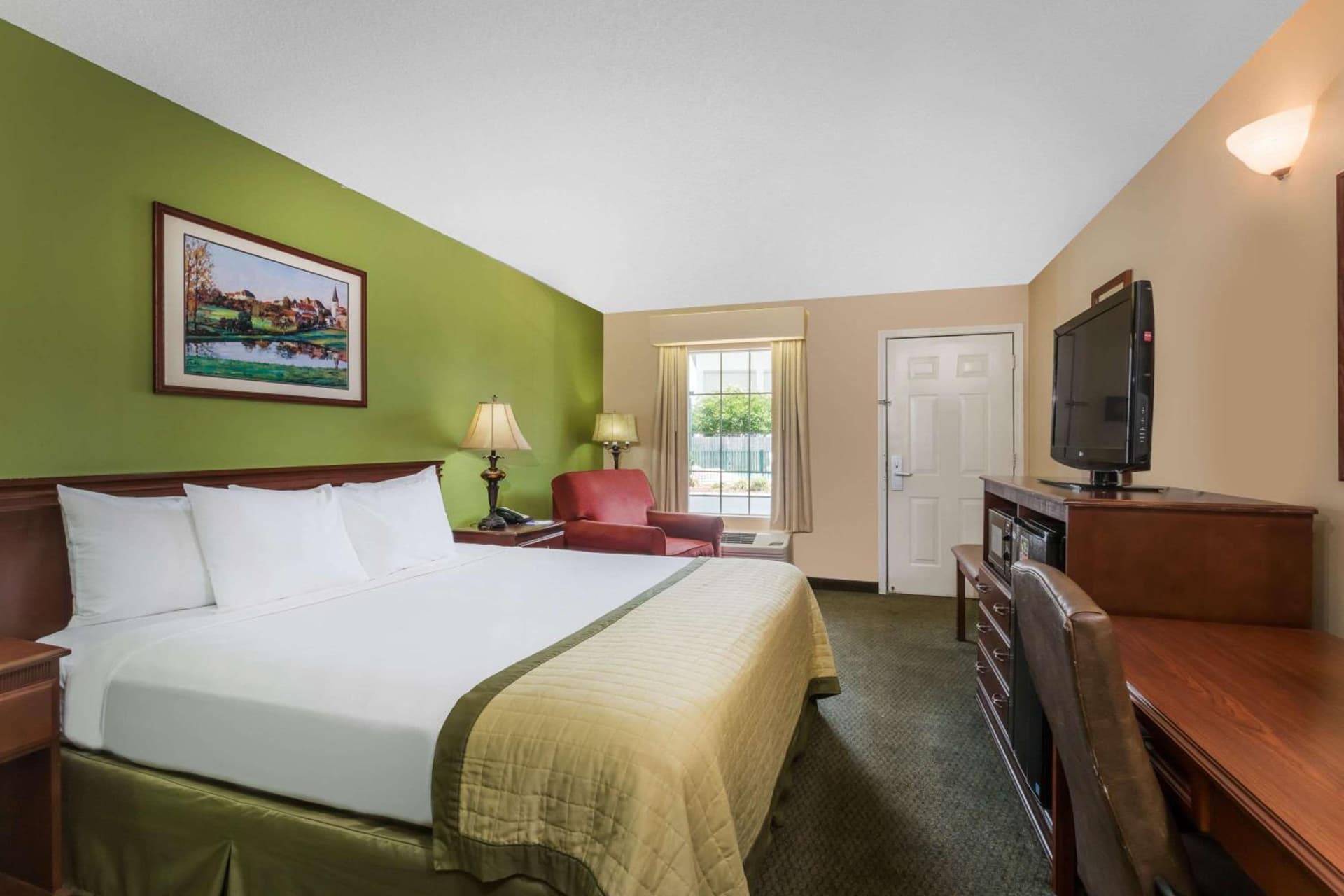 Baymont by Wyndham Waycross interior in Waycross, GA — gallery photo 2