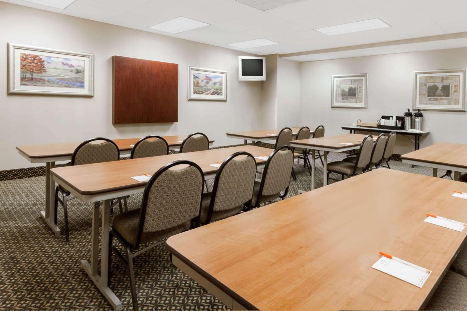 Howard Johnson by Wyndham Evansville East gallery photo in Evansville, IN — image 29