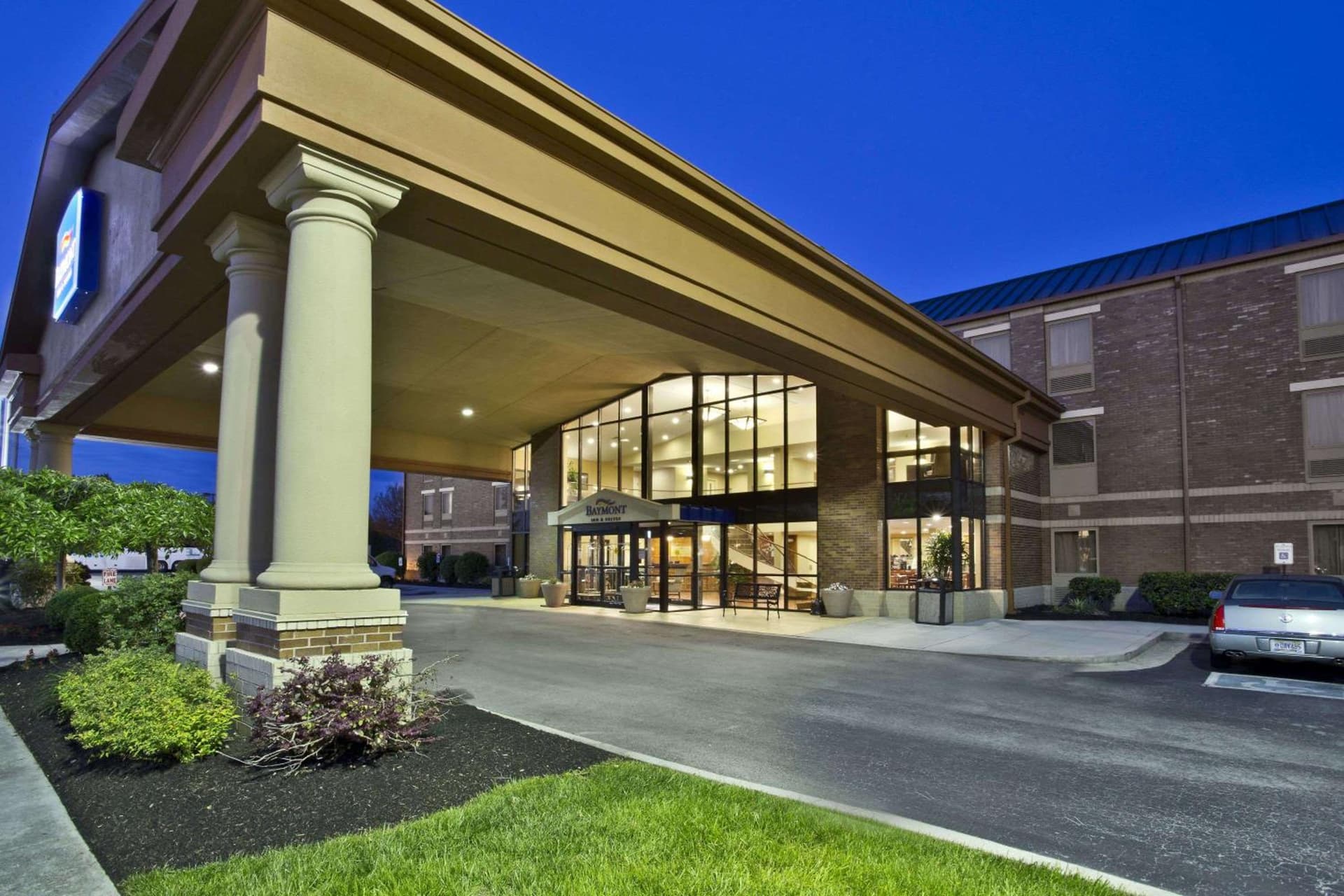 Baymont by Wyndham Knoxville/Cedar Bluff interior in Knoxville, TN — gallery photo 2