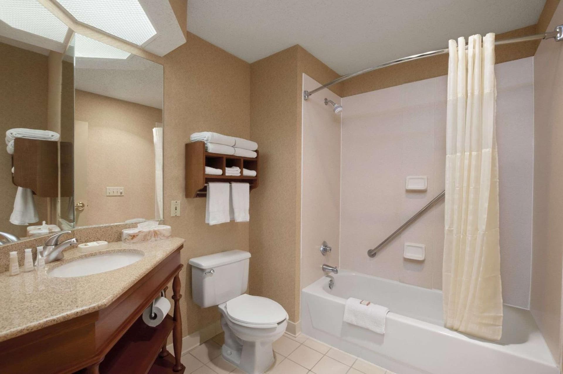 Baymont by Wyndham Lewisville gallery photo in Lewisville, TX — image 4