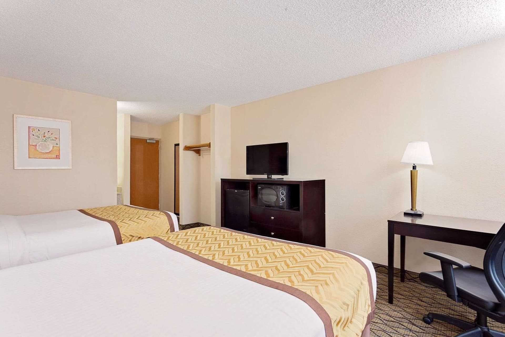 Baymont by Wyndham Kalamazoo East gallery photo in Kalamazoo, MI — image 35