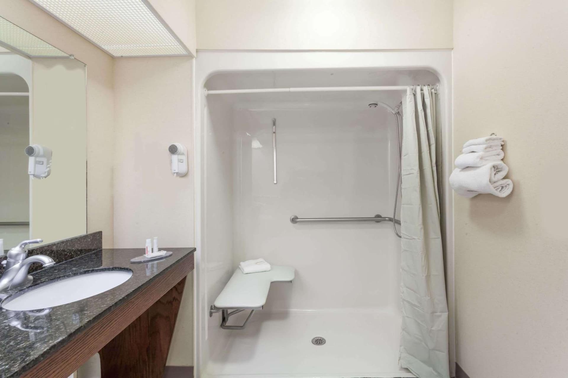 Baymont by Wyndham Hickory gallery photo in Hickory, NC — image 11