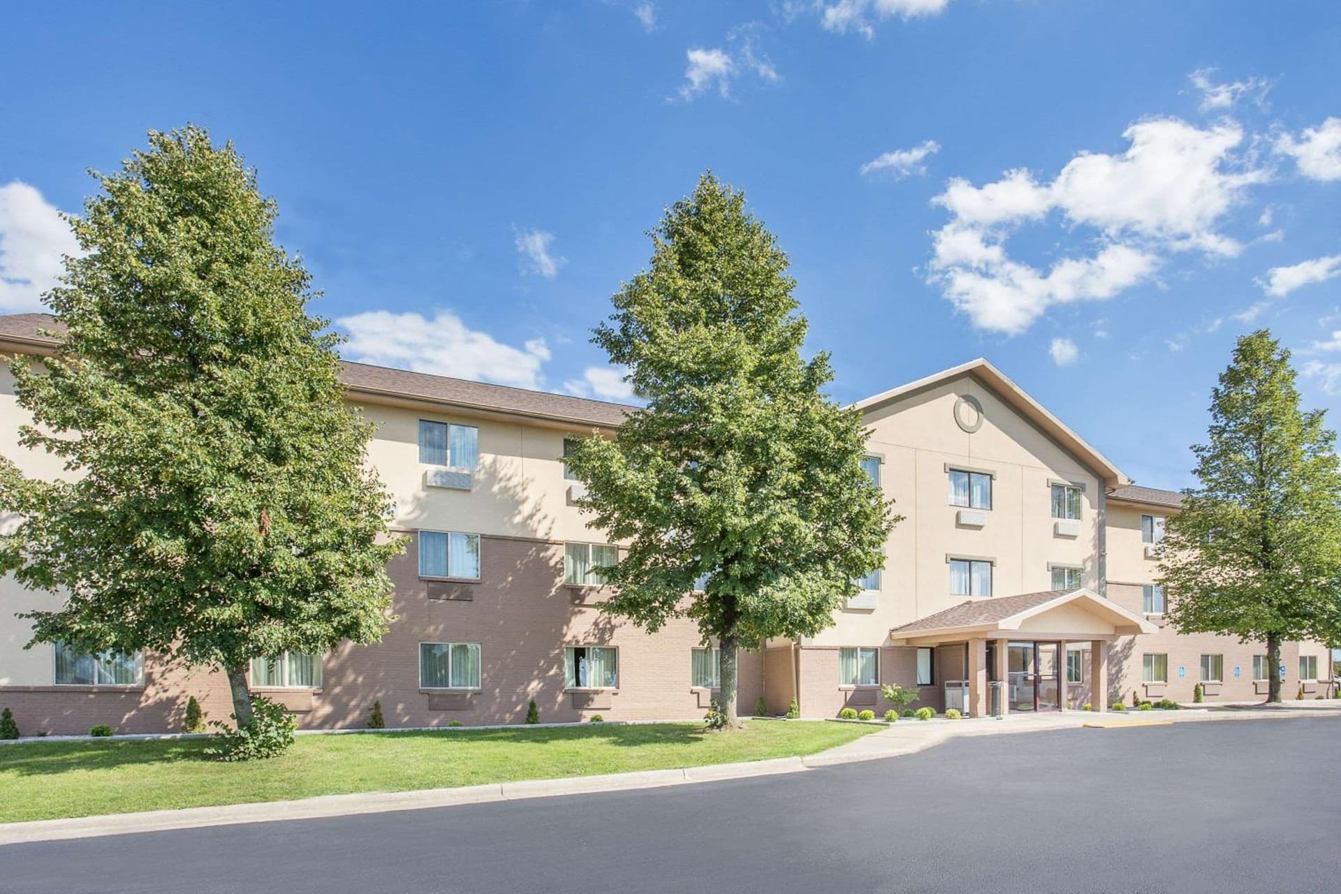 Baymont by Wyndham Holland featured exterior or lobby in Holland, MI — similar hotel