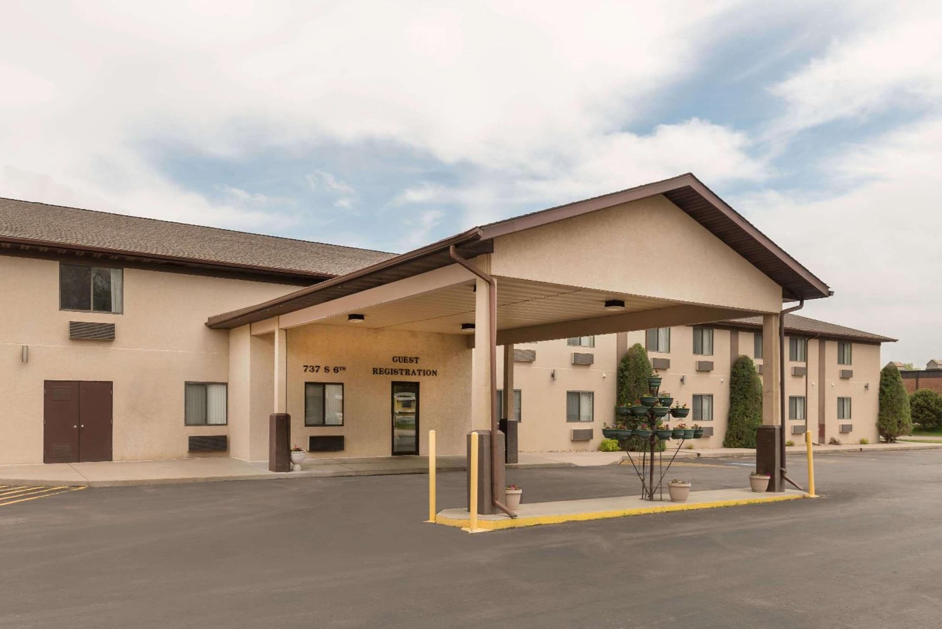 Baymont by Wyndham Hot Springs featured exterior or lobby in Hot Springs, SD — similar hotel
