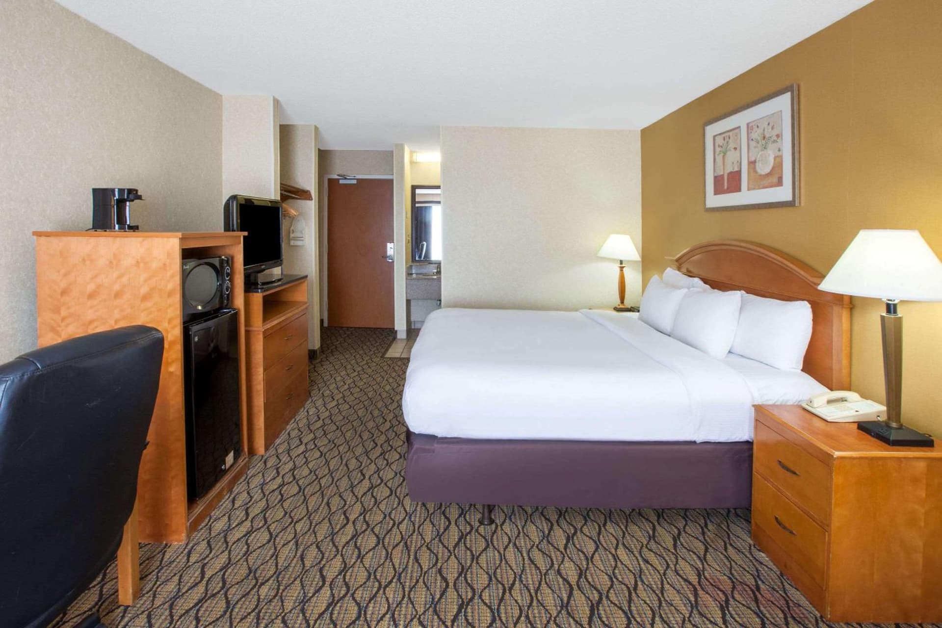 Americas Best Value Inn Canton gallery photo in Canton — image 9