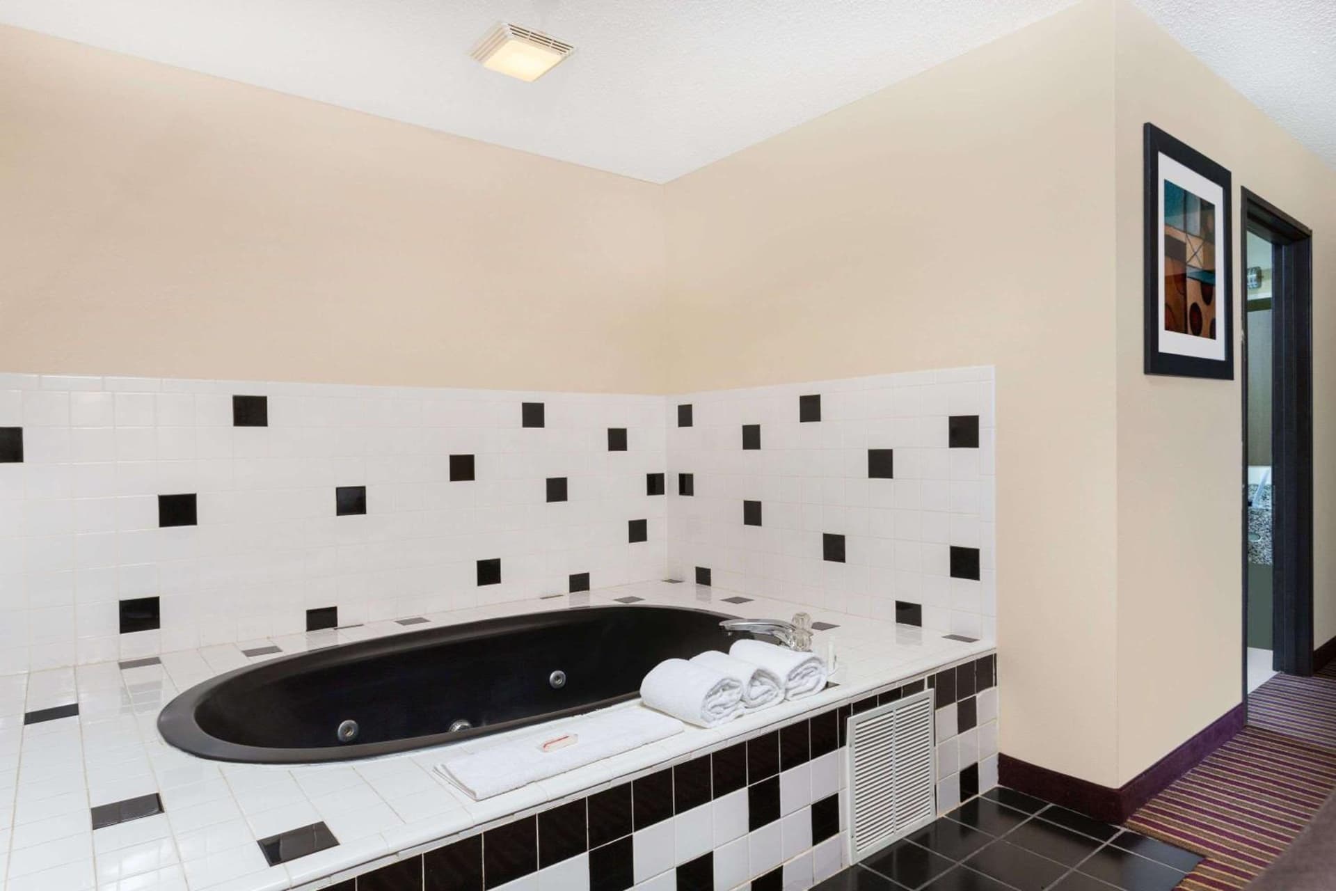 Baymont by Wyndham Bowling Green gallery photo in Bowling Green, KY — image 31
