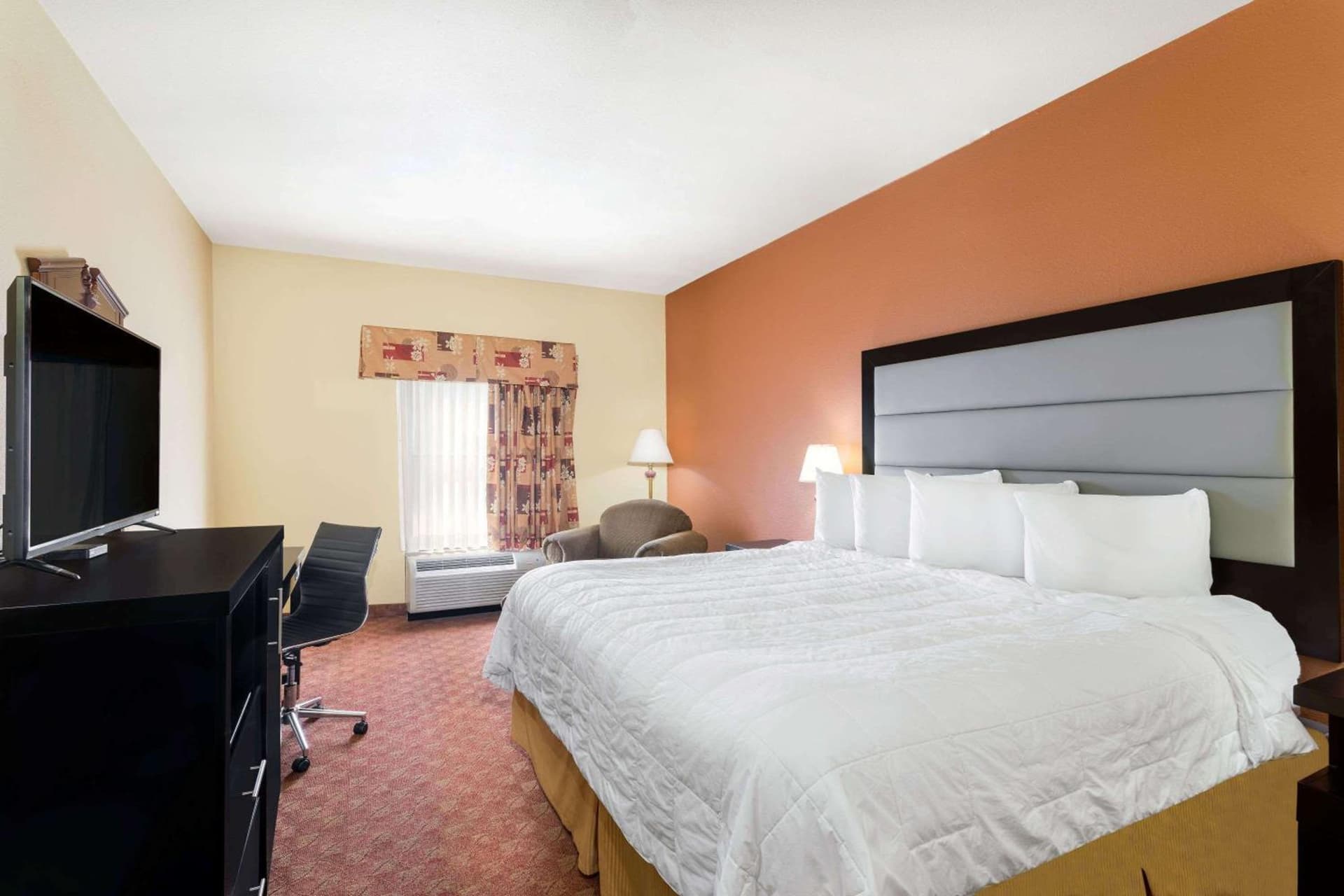 Baymont by Wyndham Fayetteville gallery photo in Fayetteville, AR — image 33