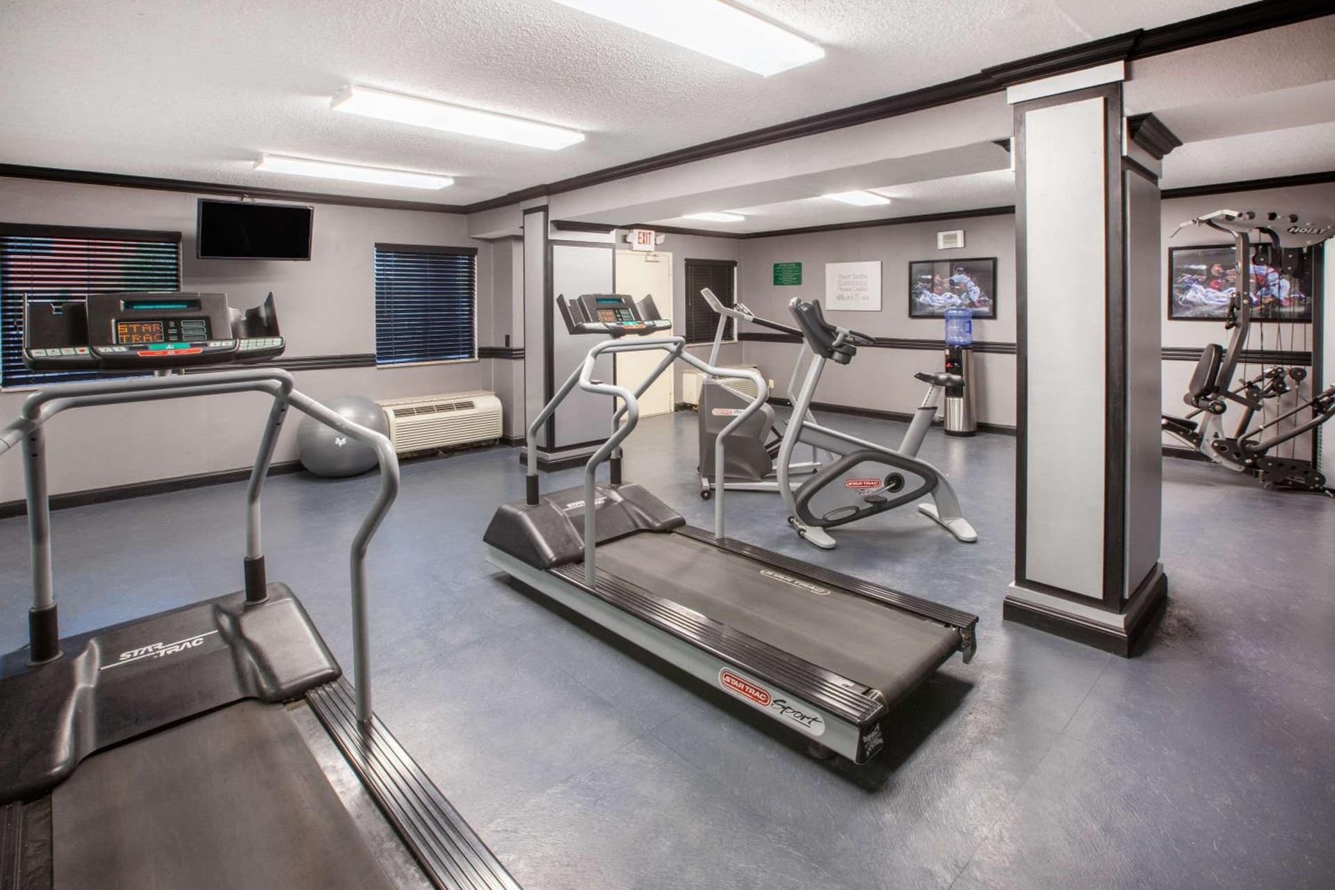 Americas Best Value Inn Canton gallery photo in Canton — image 16