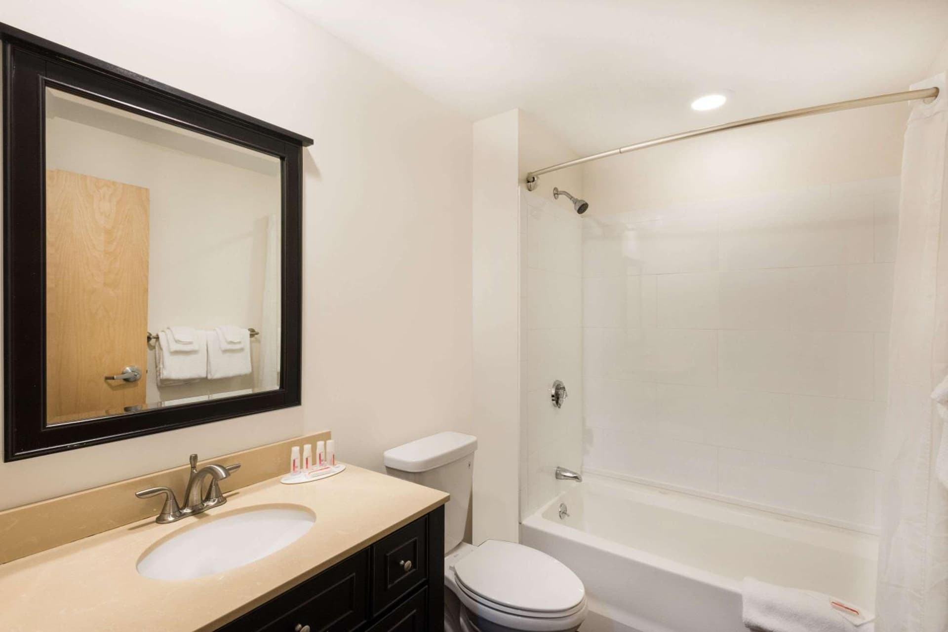 Howard Johnson by Wyndham Quincy/ Boston gallery photo in Quincy, MA — image 13