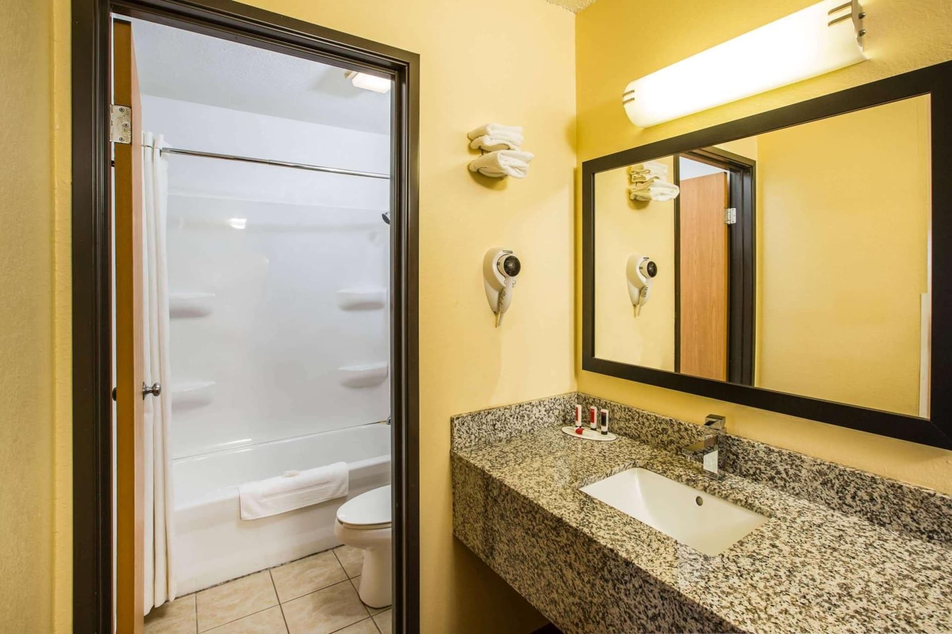 Baymont by Wyndham Cedar Rapids gallery photo in Cedar Rapids, IA — image 15