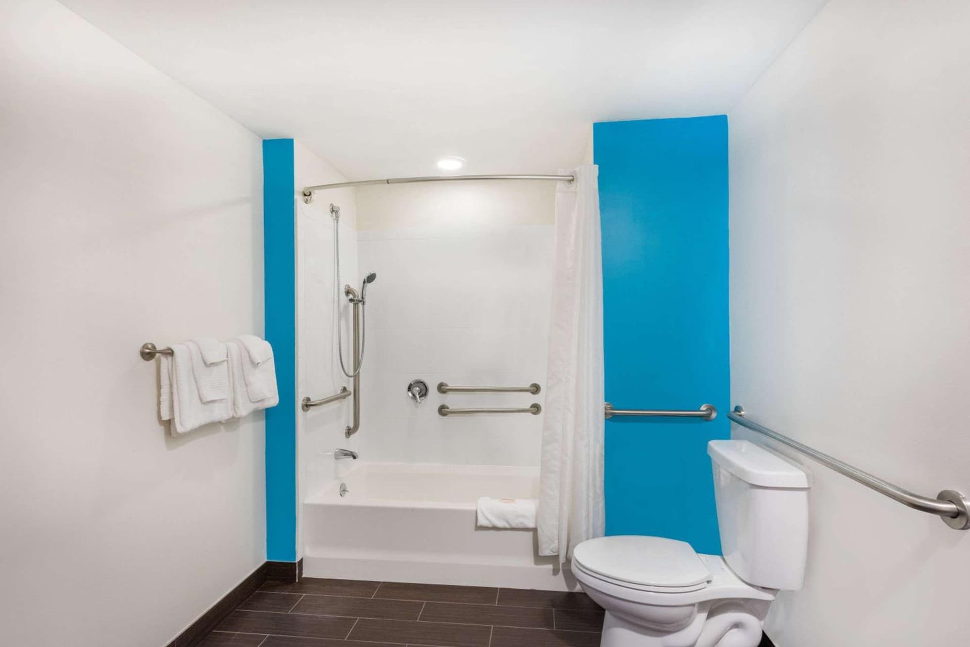 Howard Johnson by Wyndham Quincy/ Boston property views in Quincy, MA — gallery photo 3