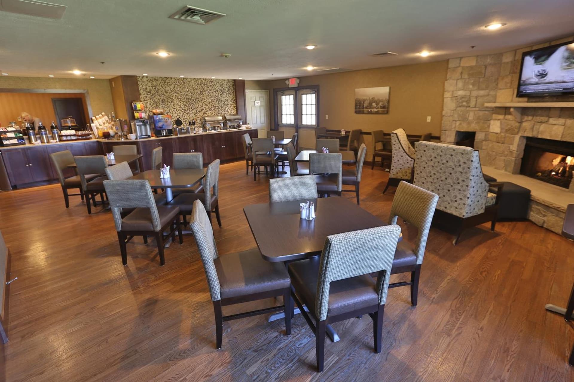 Ivy Court Inn and Suites interior in South Bend, IN — gallery photo 2