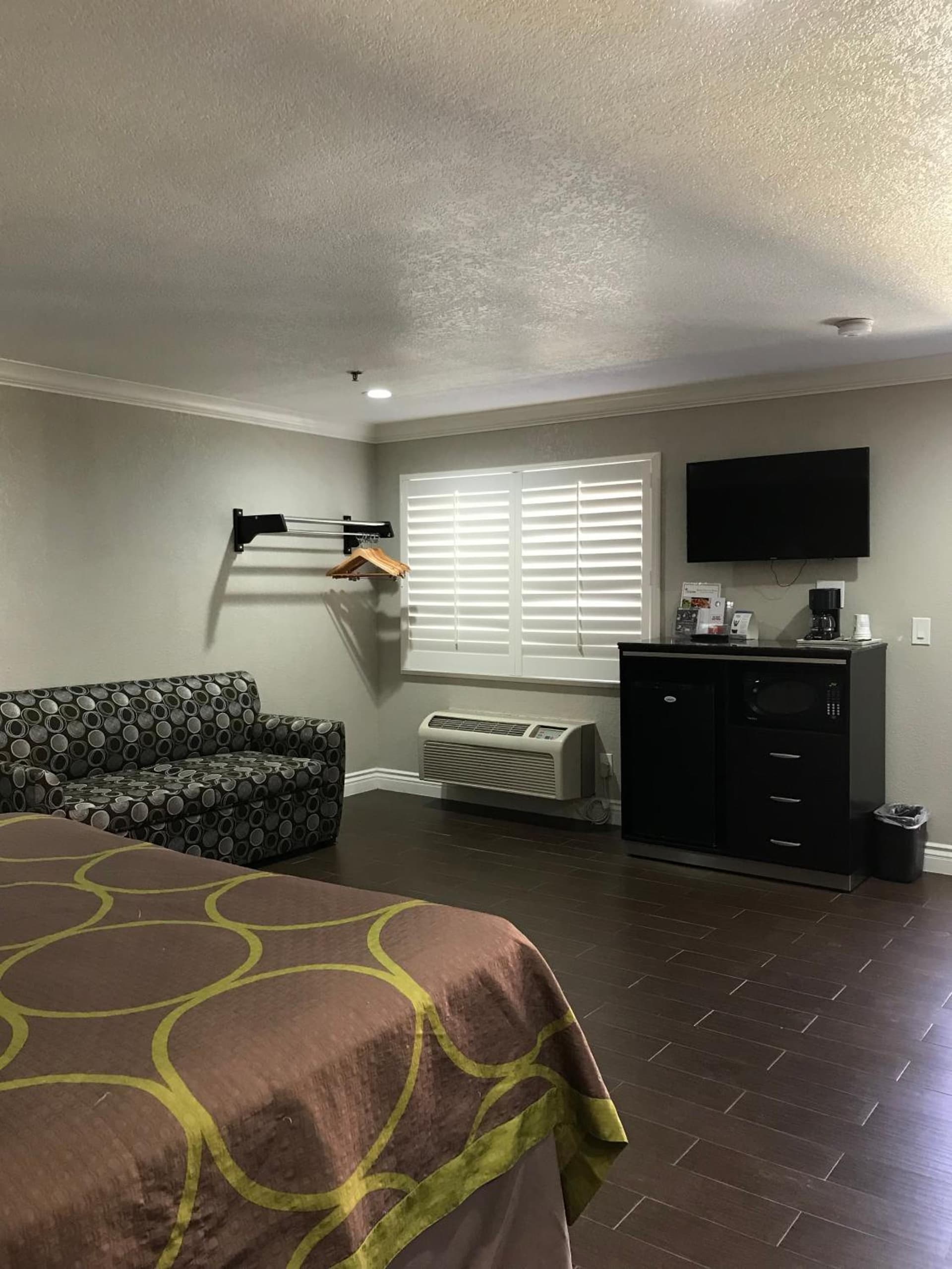 Super 8 by Wyndham Inglewood/LAX/LA Airport gallery photo in Inglewood, CA — image 41