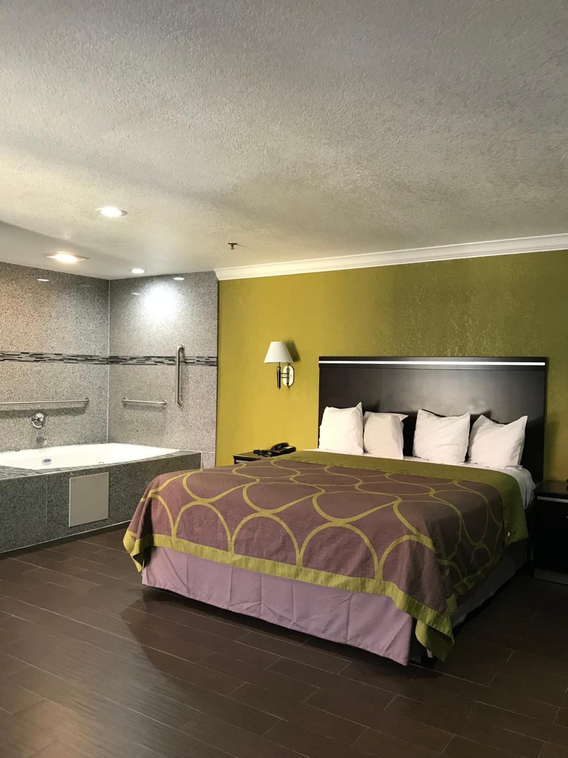 Super 8 by Wyndham Inglewood/LAX/LA Airport gallery photo in Inglewood, CA — image 50