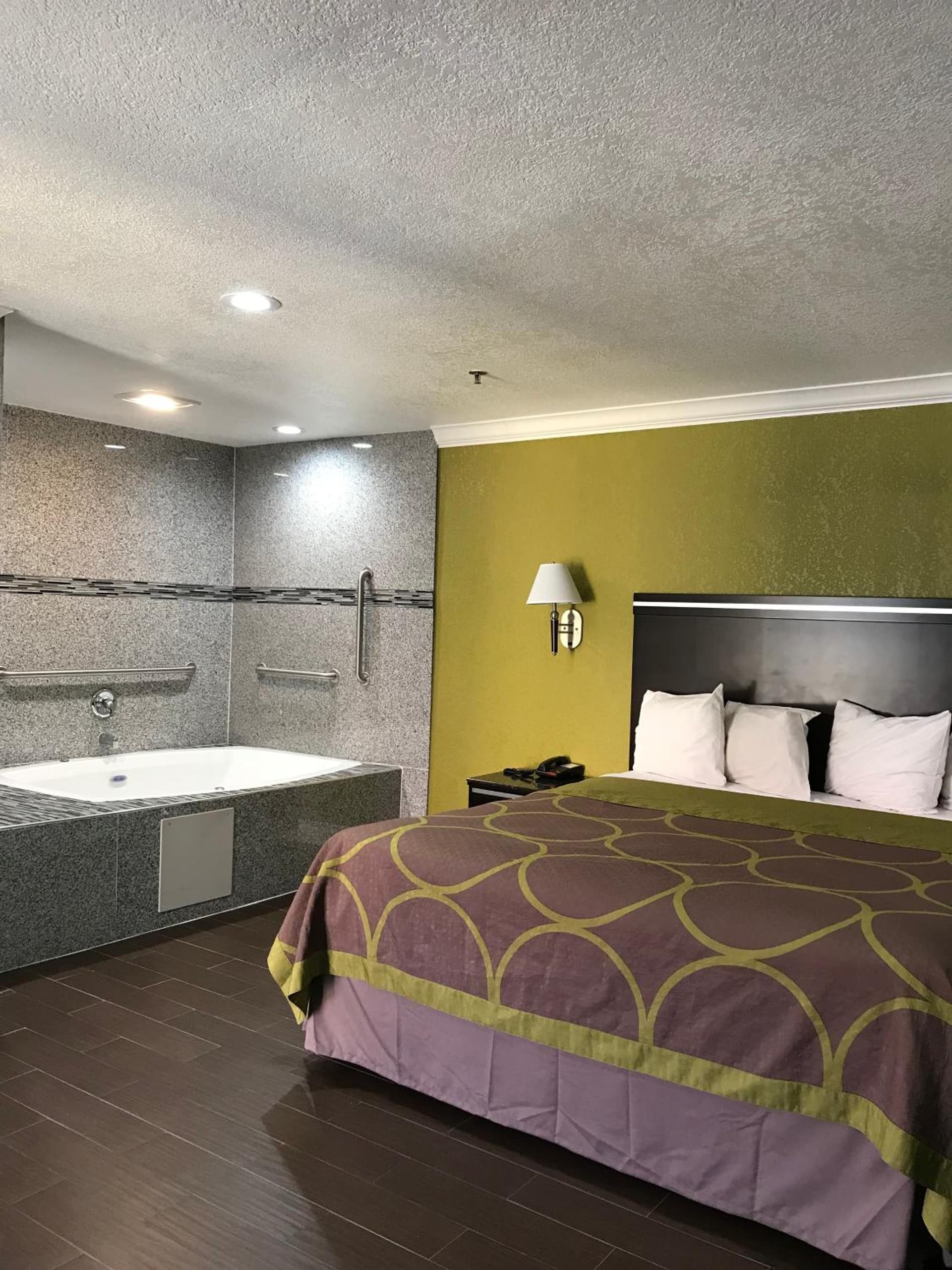 Super 8 by Wyndham Inglewood/LAX/LA Airport gallery photo in Inglewood, CA — image 22