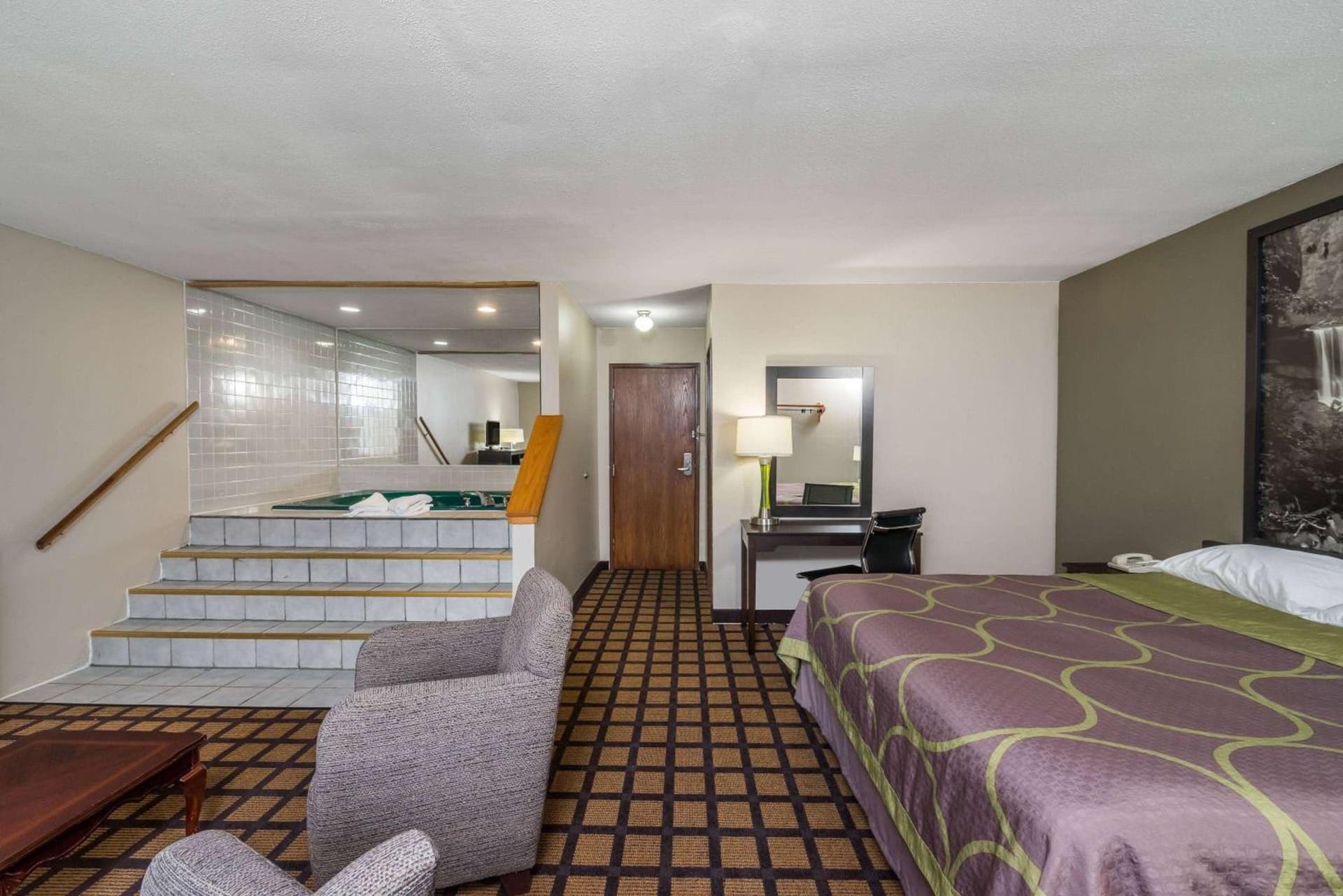 Super 8 by Wyndham Munfordville KY interior in Munfordville, KY — gallery photo 2