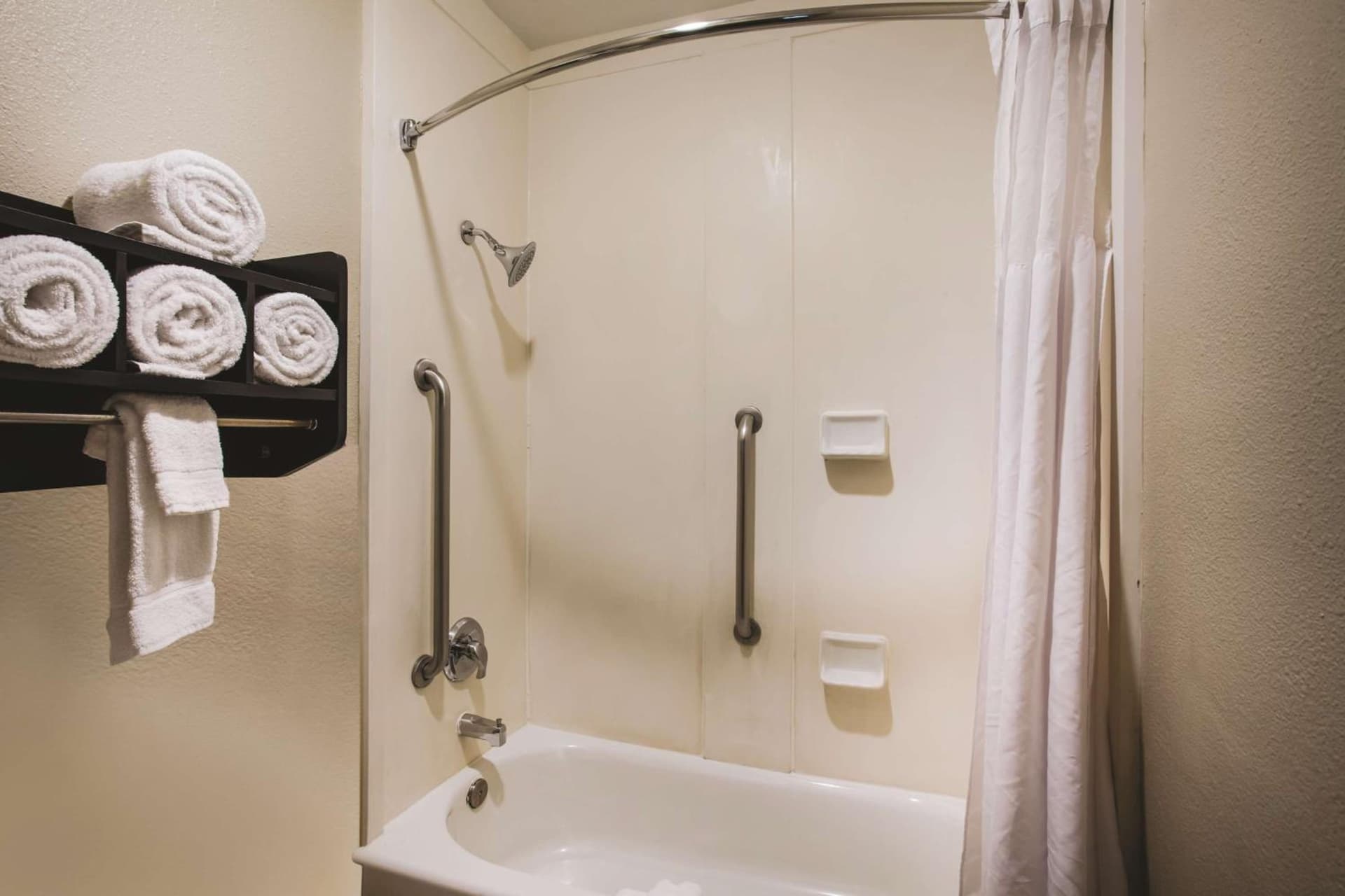 La Quinta by Wyndham Carlsbad - Legoland Area gallery photo in Carlsbad, CA — image 16