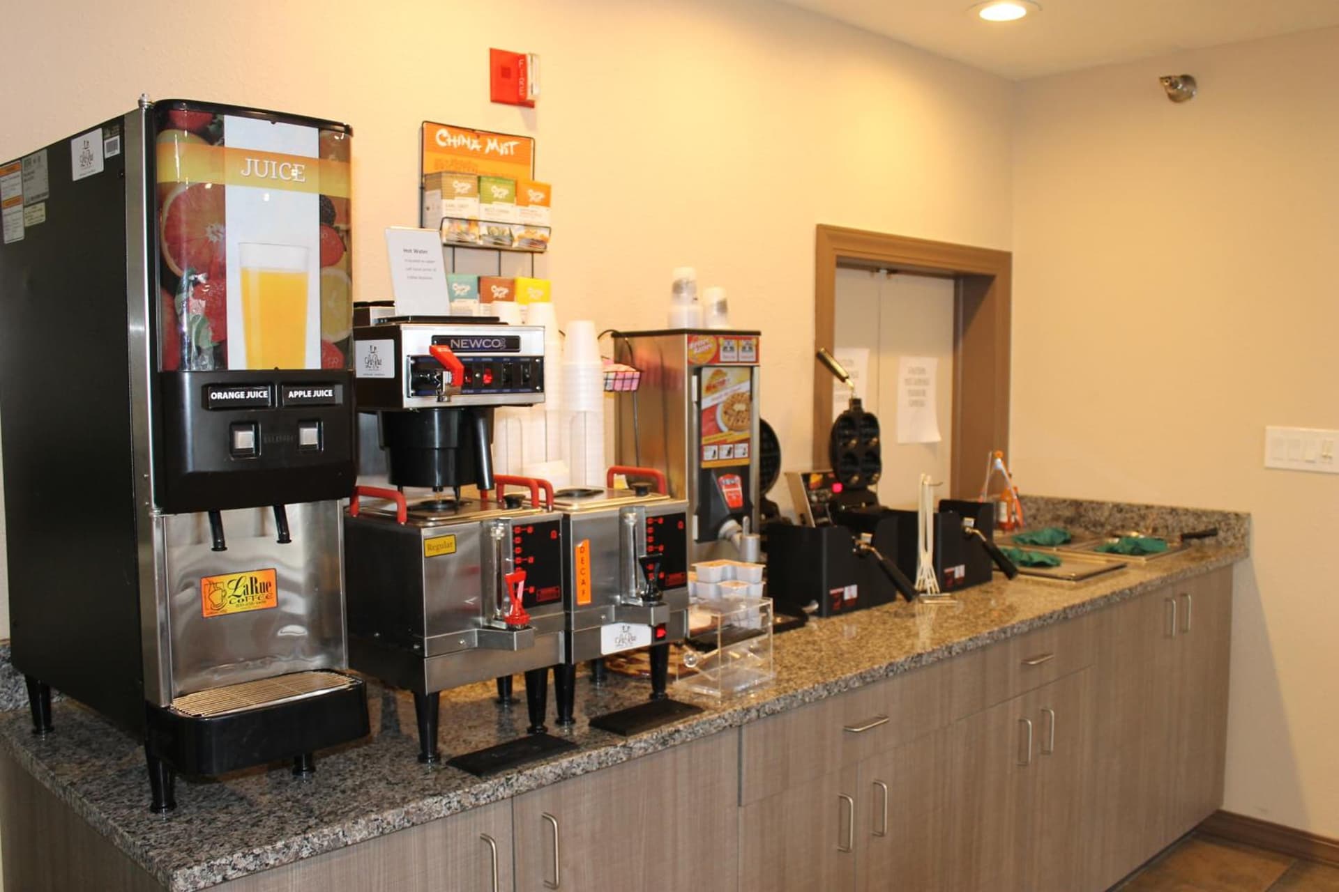 New Victorian Inn & Suites Lincoln property views in Lincoln, NE — gallery photo 3