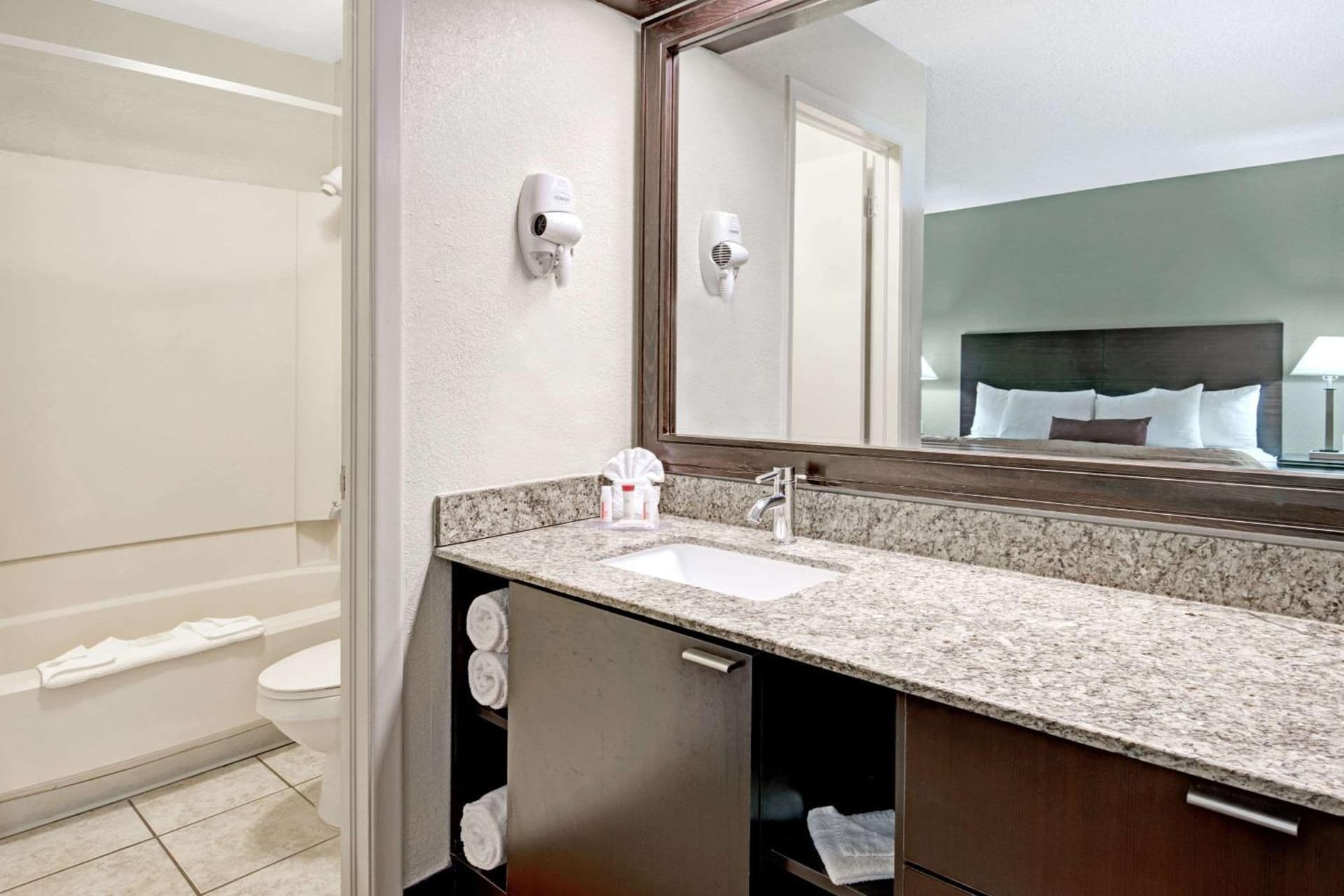 Ramada by Wyndham El Paso gallery photo in El Paso, TX — image 8