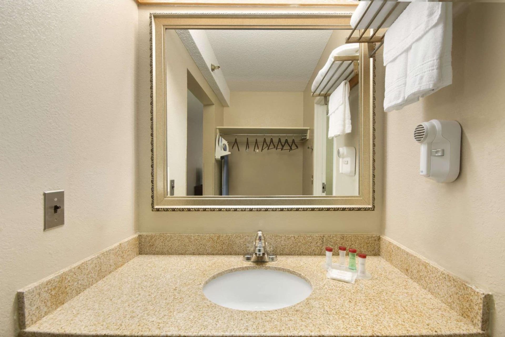 Ramada by Wyndham Raleigh gallery photo in Raleigh, NC — image 26