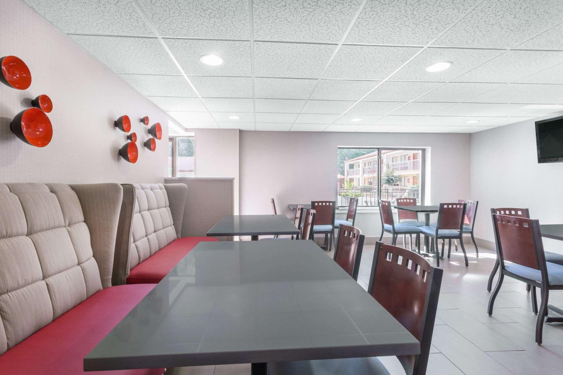 Ramada by Wyndham Tuscaloosa gallery photo in Tuscaloosa, AL — image 4