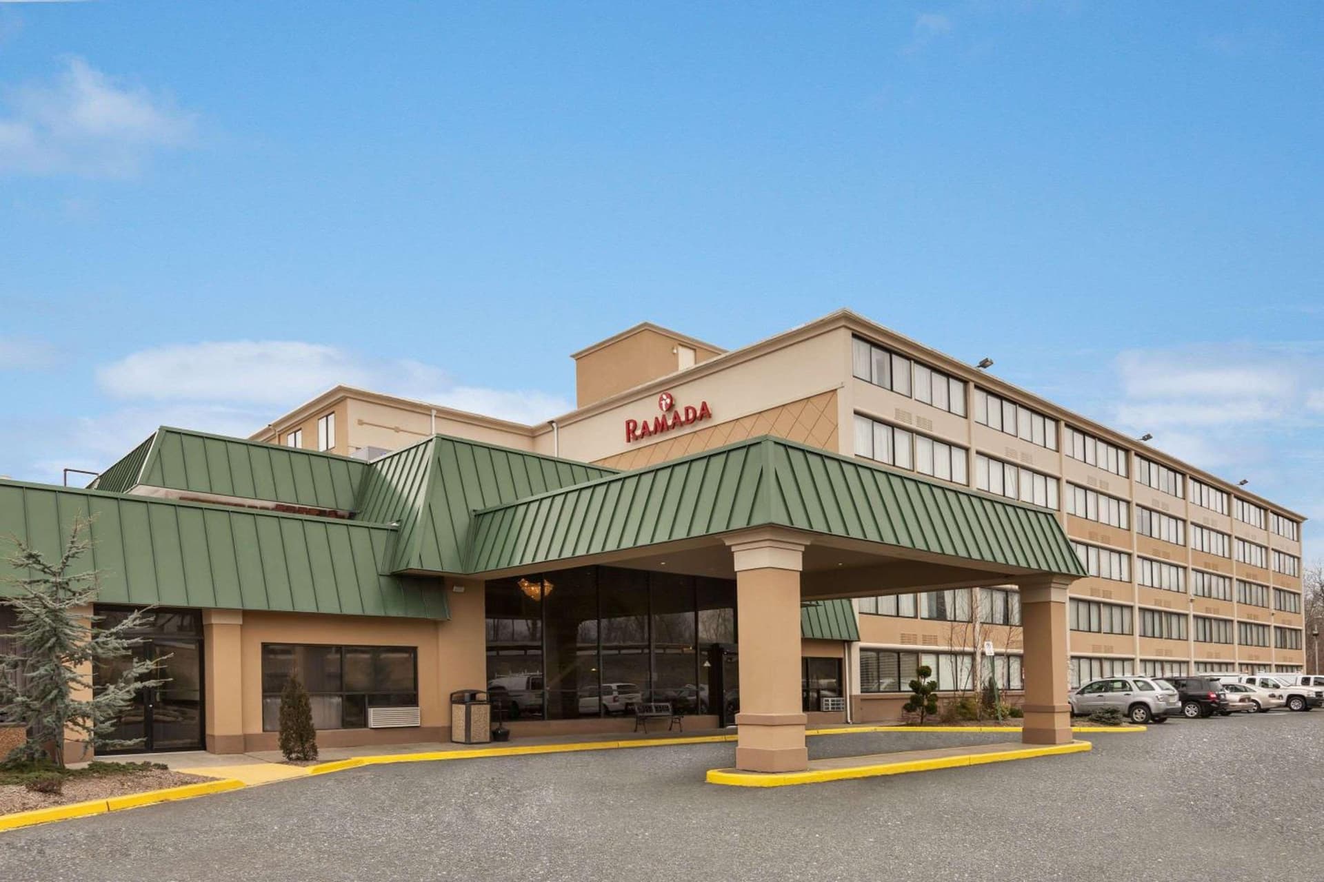 Ramada by Wyndham Rochelle Park Near Paramus — hotel in Rochelle, Illinois
