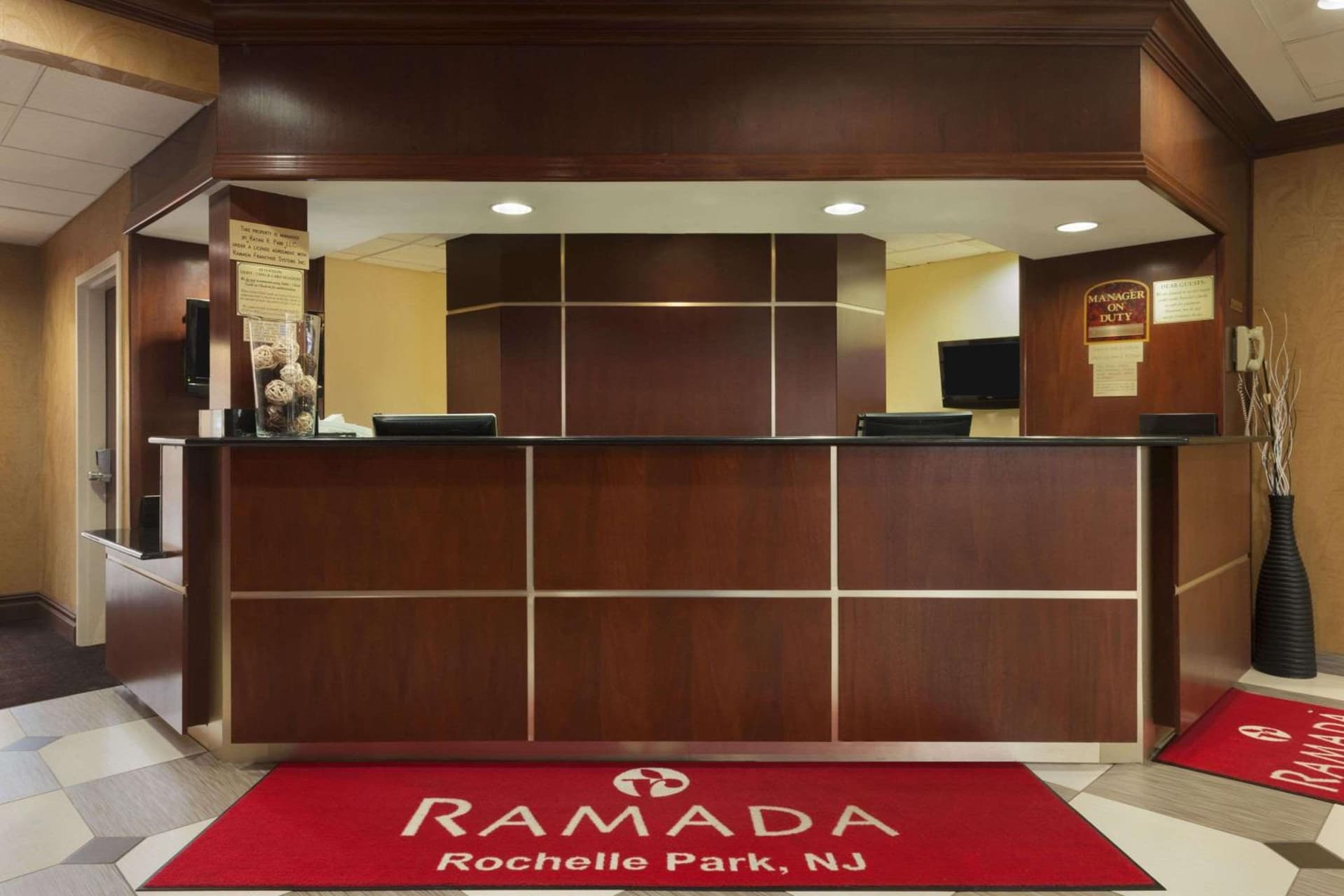 Ramada by Wyndham Rochelle Park Near Paramus interior in Rochelle Park — gallery photo 2