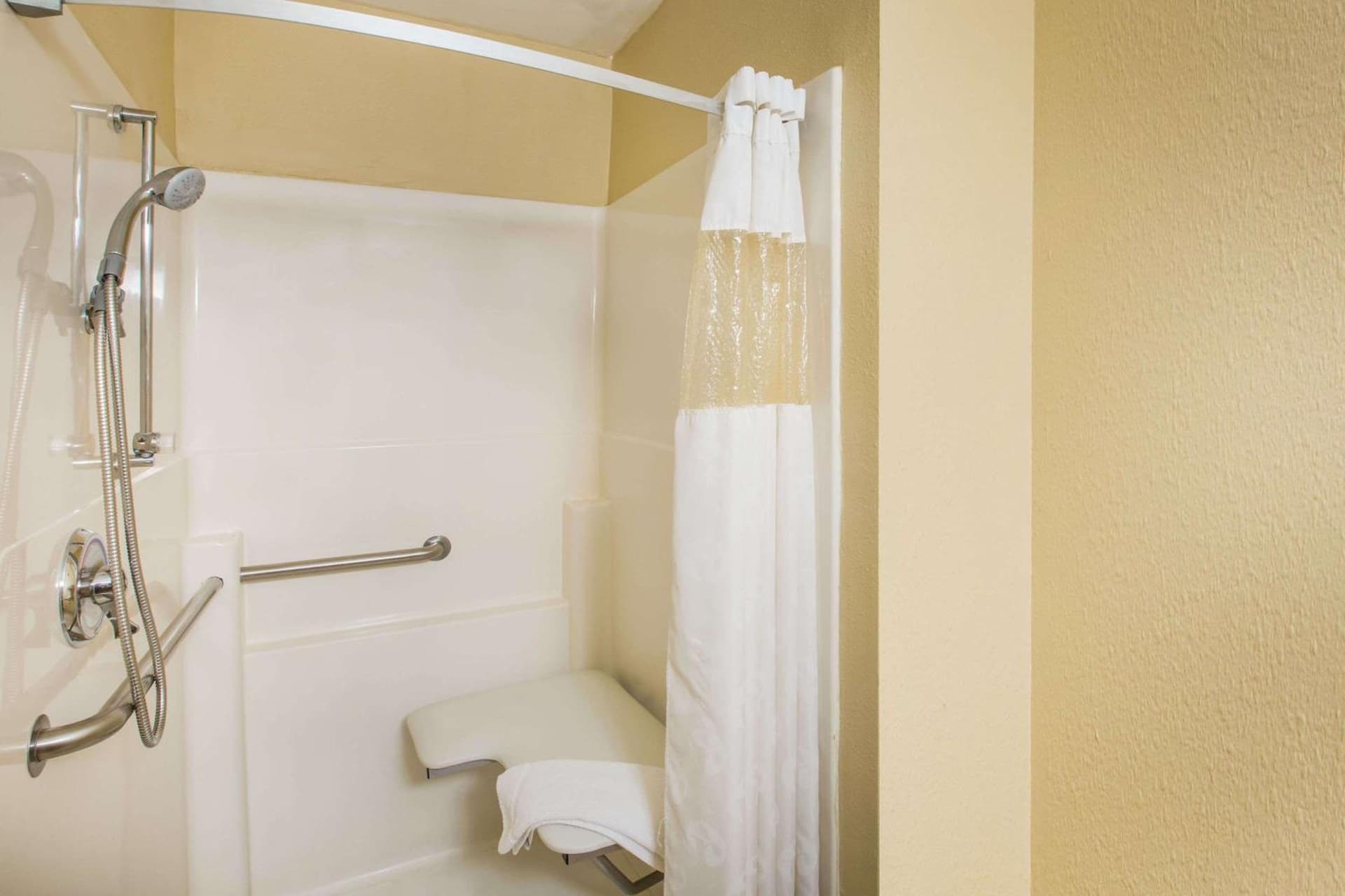 Ramada by Wyndham Sioux Falls gallery photo in Sioux Falls, SD — image 20