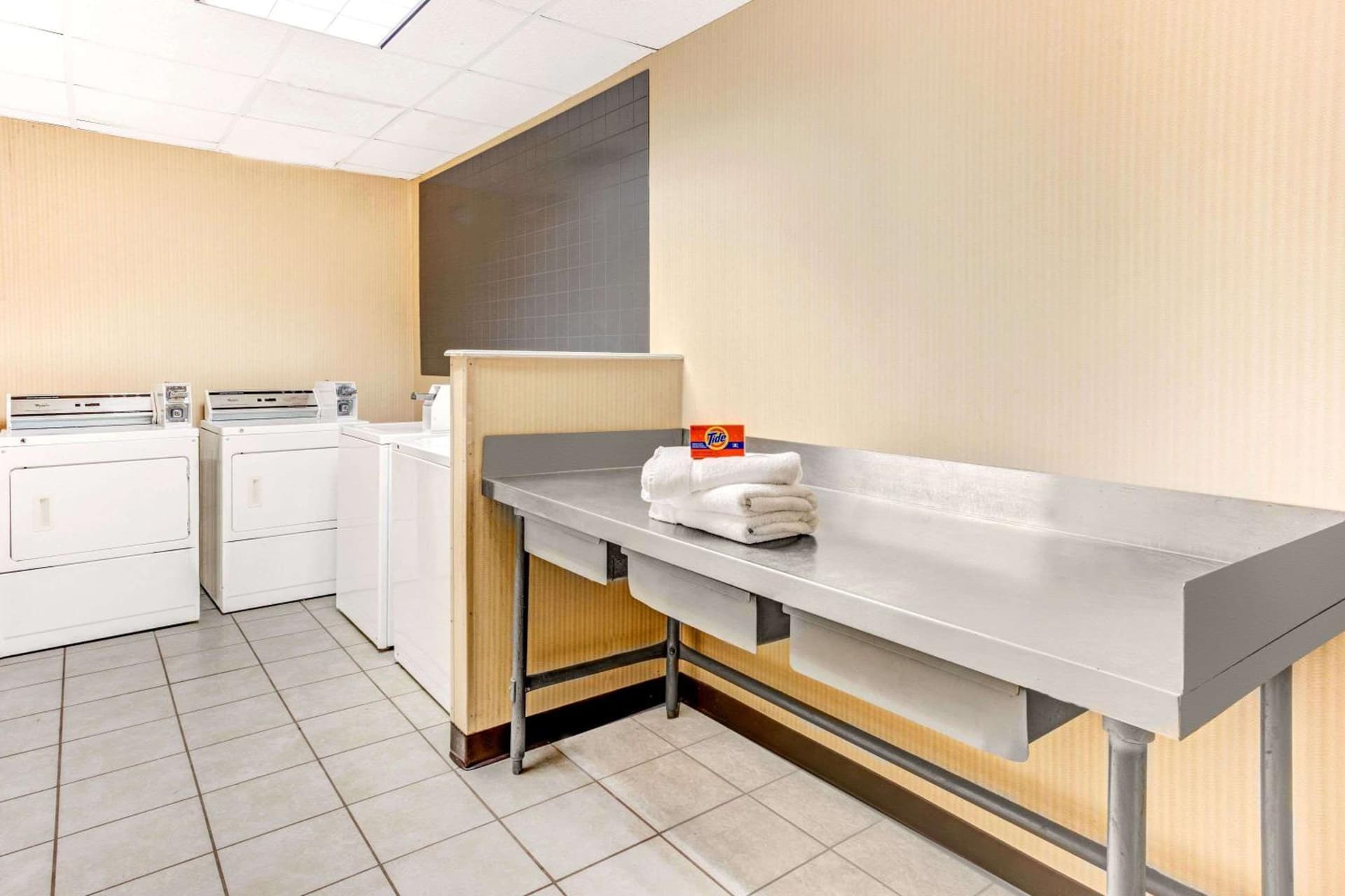 Ramada by Wyndham Murfreesboro interior in Murfreesboro, TN — gallery photo 2