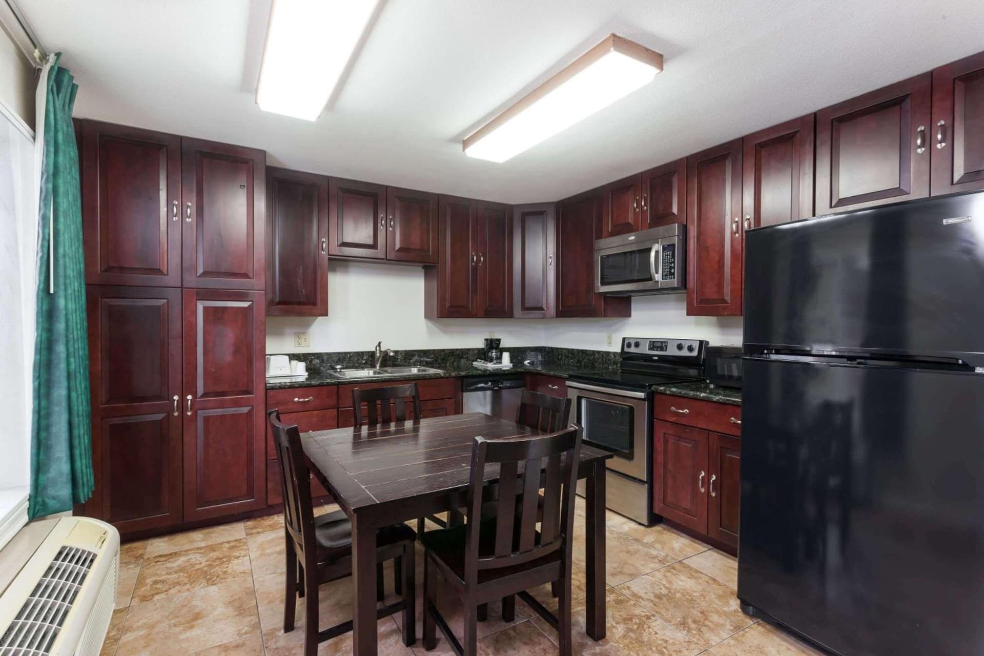 Ramada by Wyndham Oceanside gallery photo in Oceanside, CA — image 40