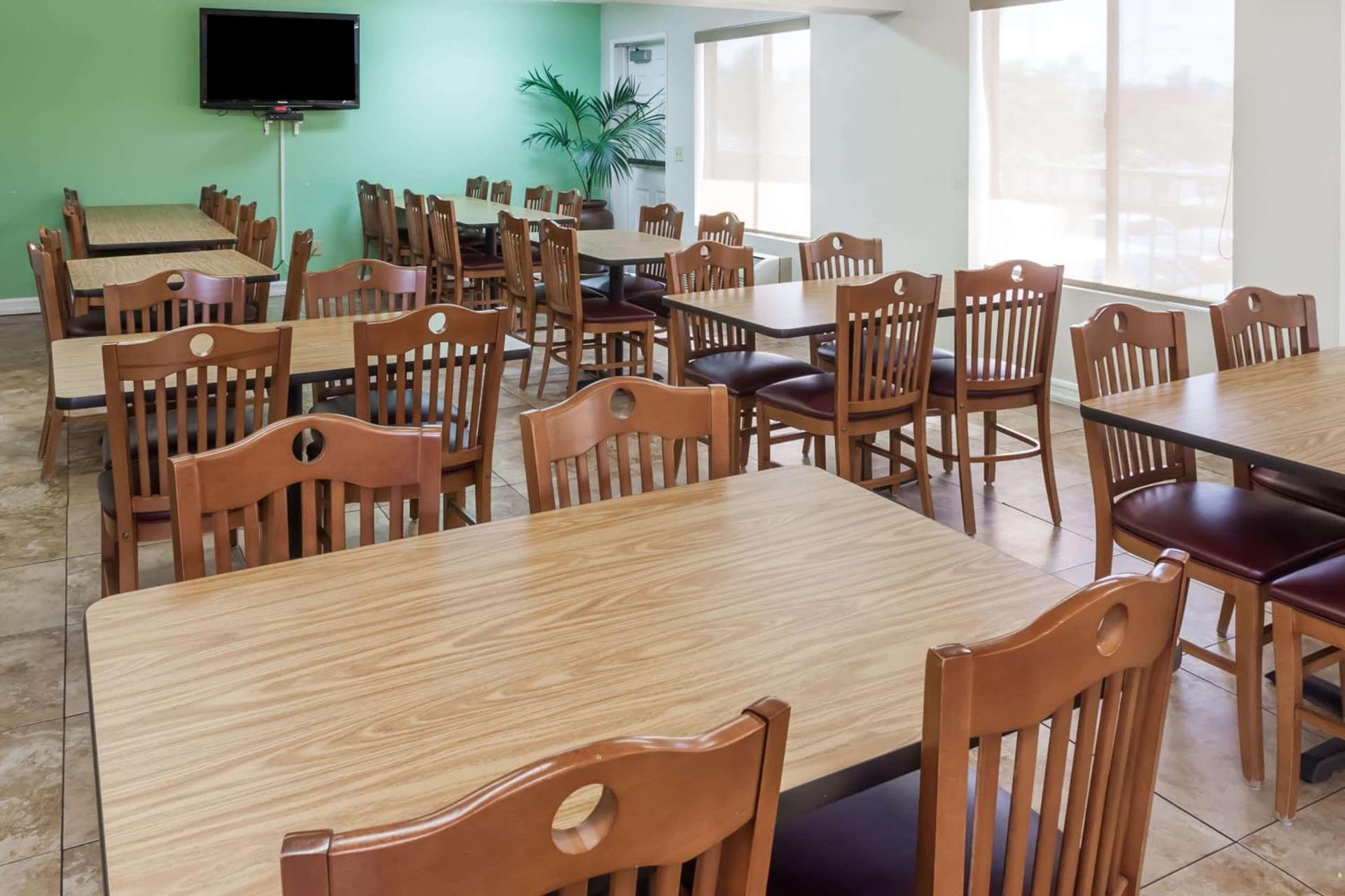 Ramada by Wyndham Oceanside gallery photo in Oceanside, CA — image 4