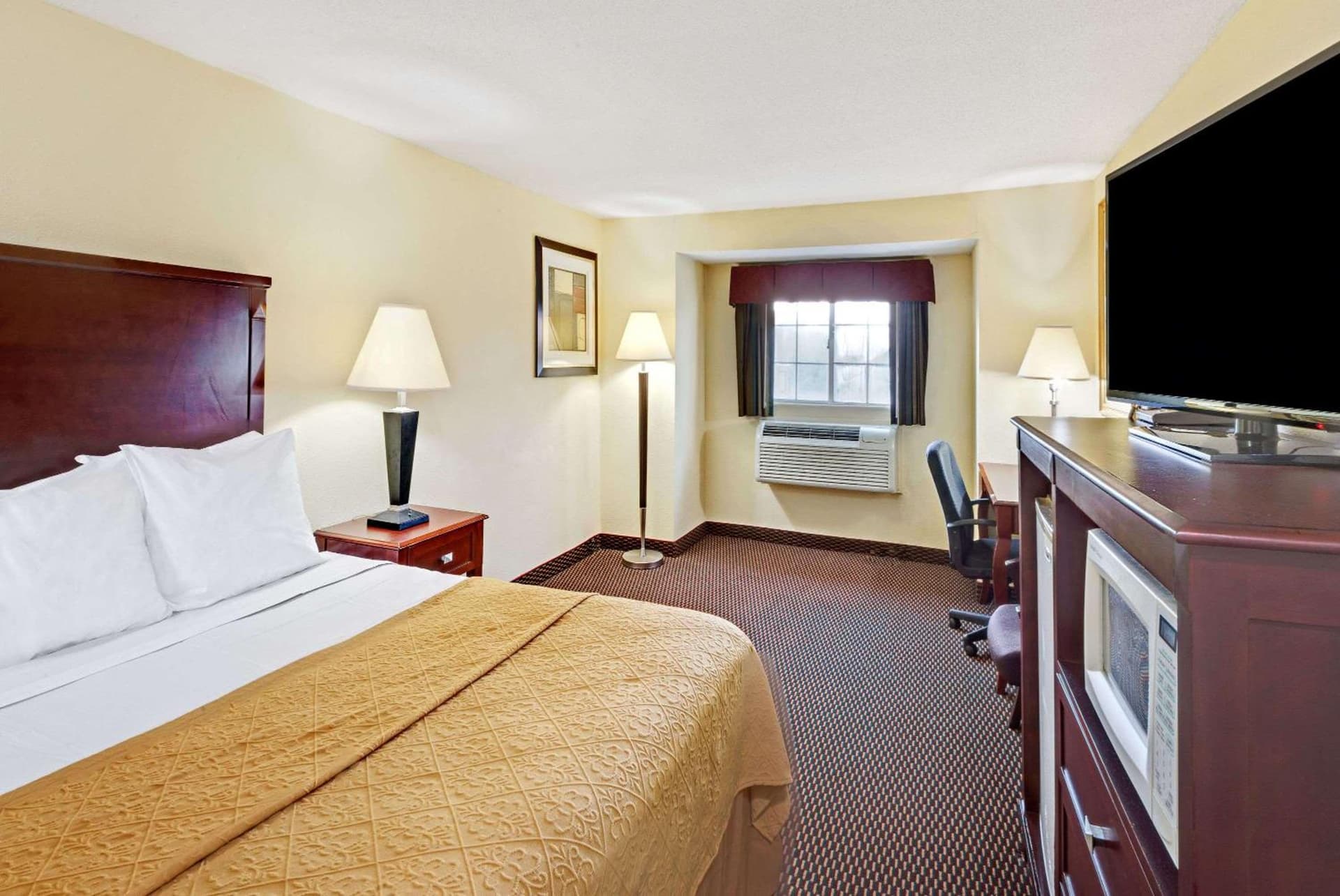 Ramada by Wyndham Kittery property views in Kittery — gallery photo 3