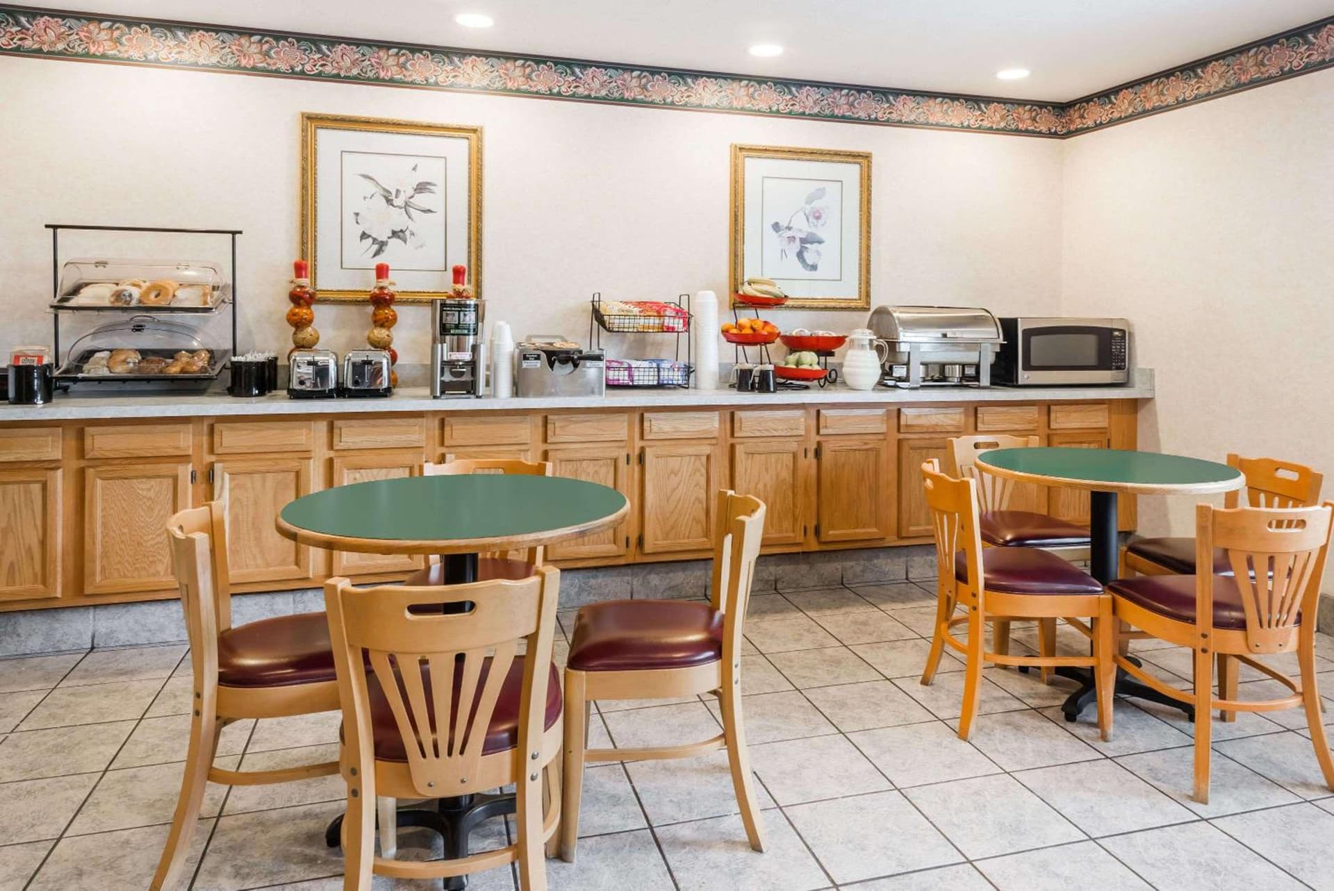 Ramada by Wyndham Strasburg Dover gallery photo in Strasburg, OH — image 9