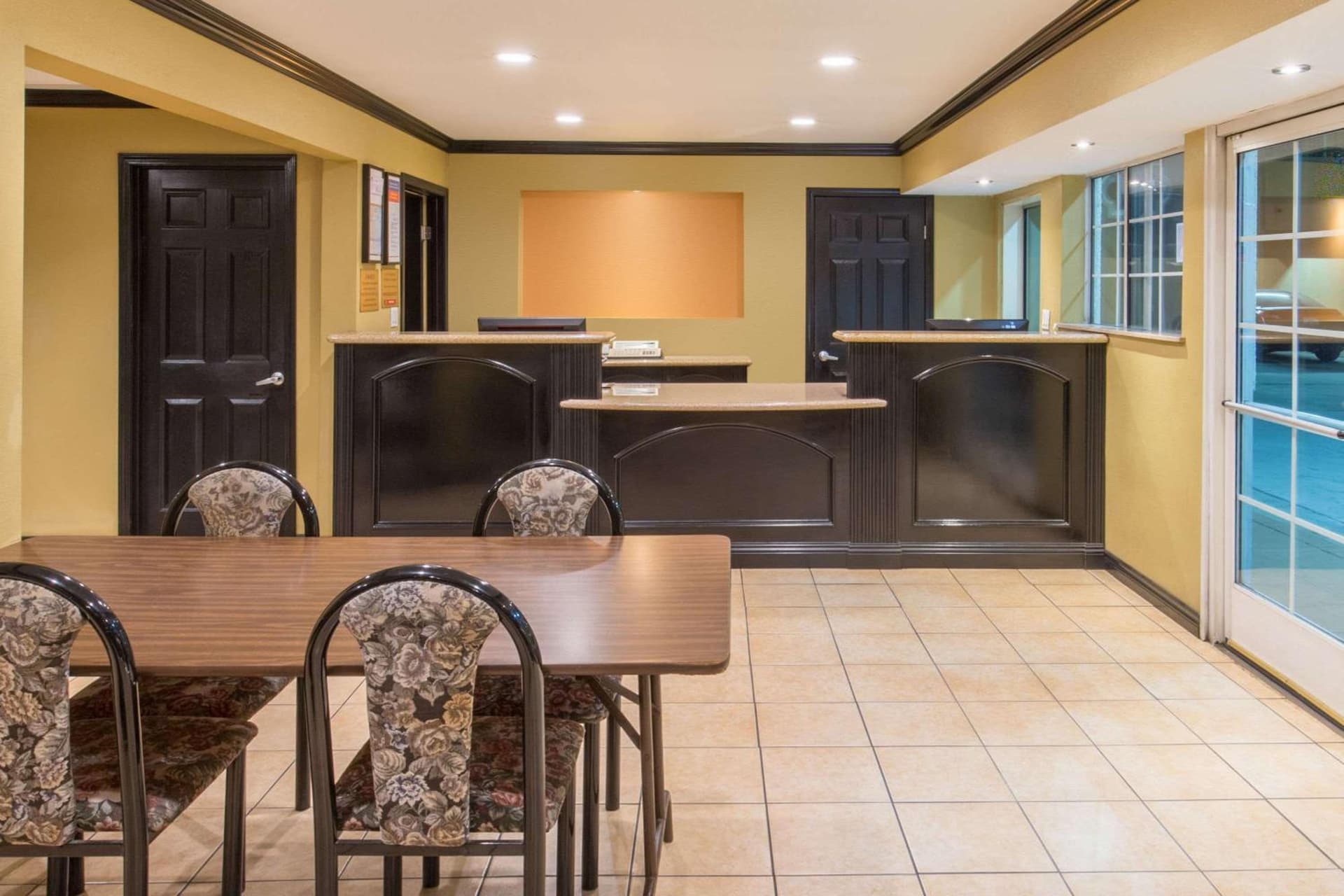 Ramada by Wyndham Ontario Airport & Convention Center gallery photo in Ontario, CA — image 58