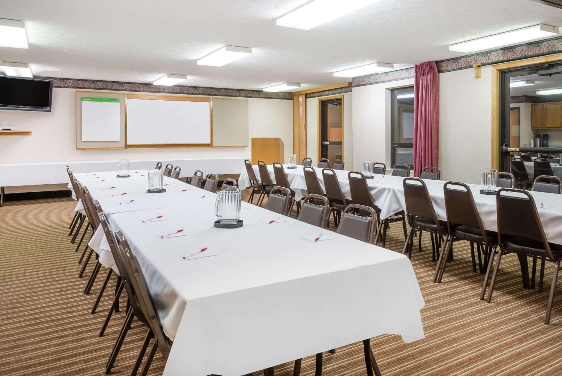 Ramada by Wyndham Strasburg Dover gallery photo in Strasburg, OH — image 16