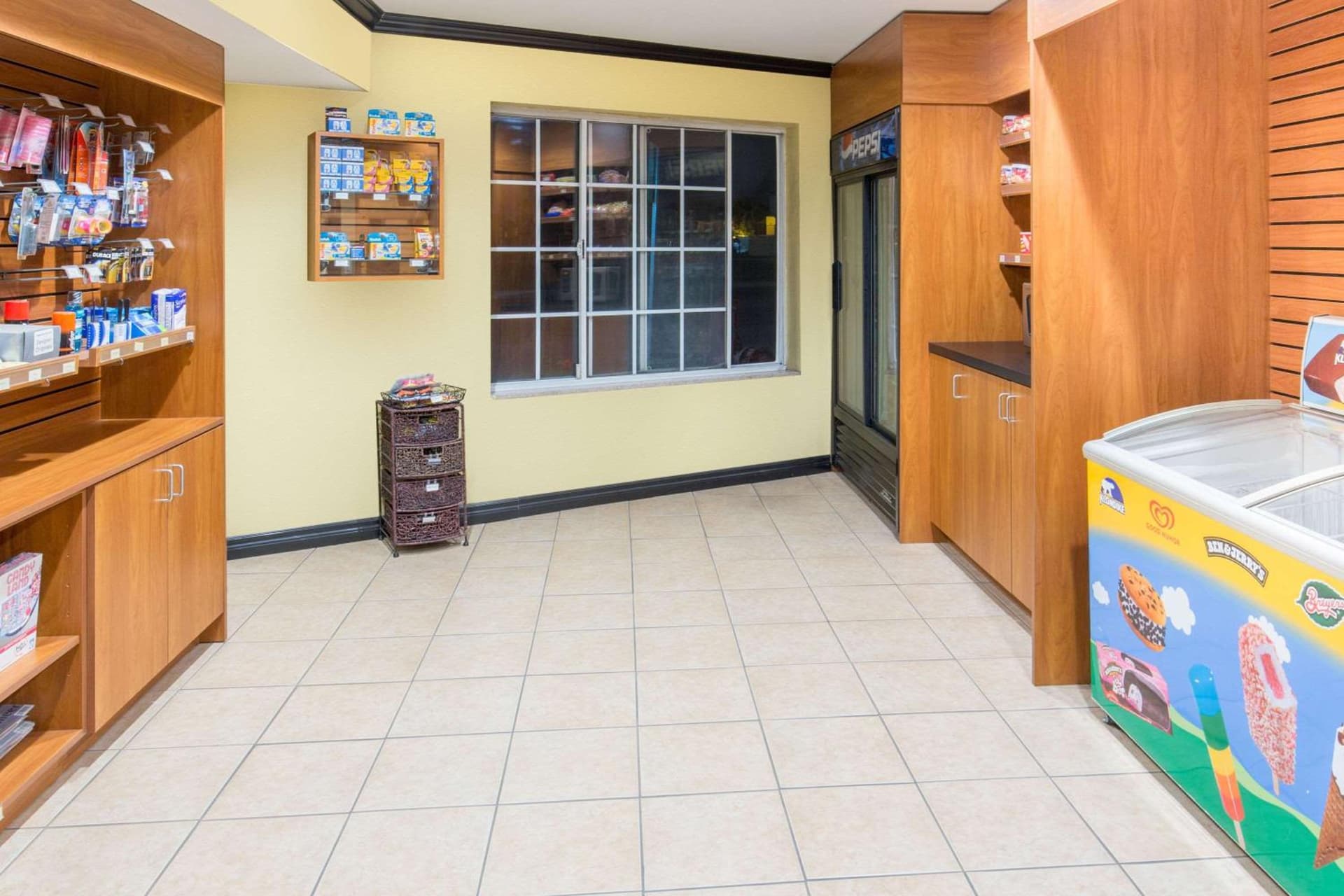 Ramada by Wyndham Ontario Airport & Convention Center gallery photo in Ontario, CA — image 74