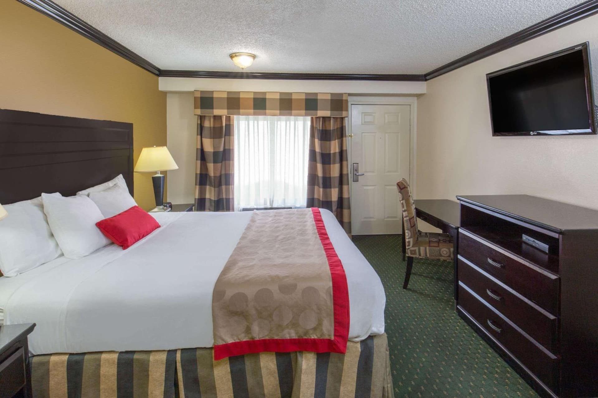 Ramada by Wyndham Ontario Airport & Convention Center gallery photo in Ontario, CA — image 37