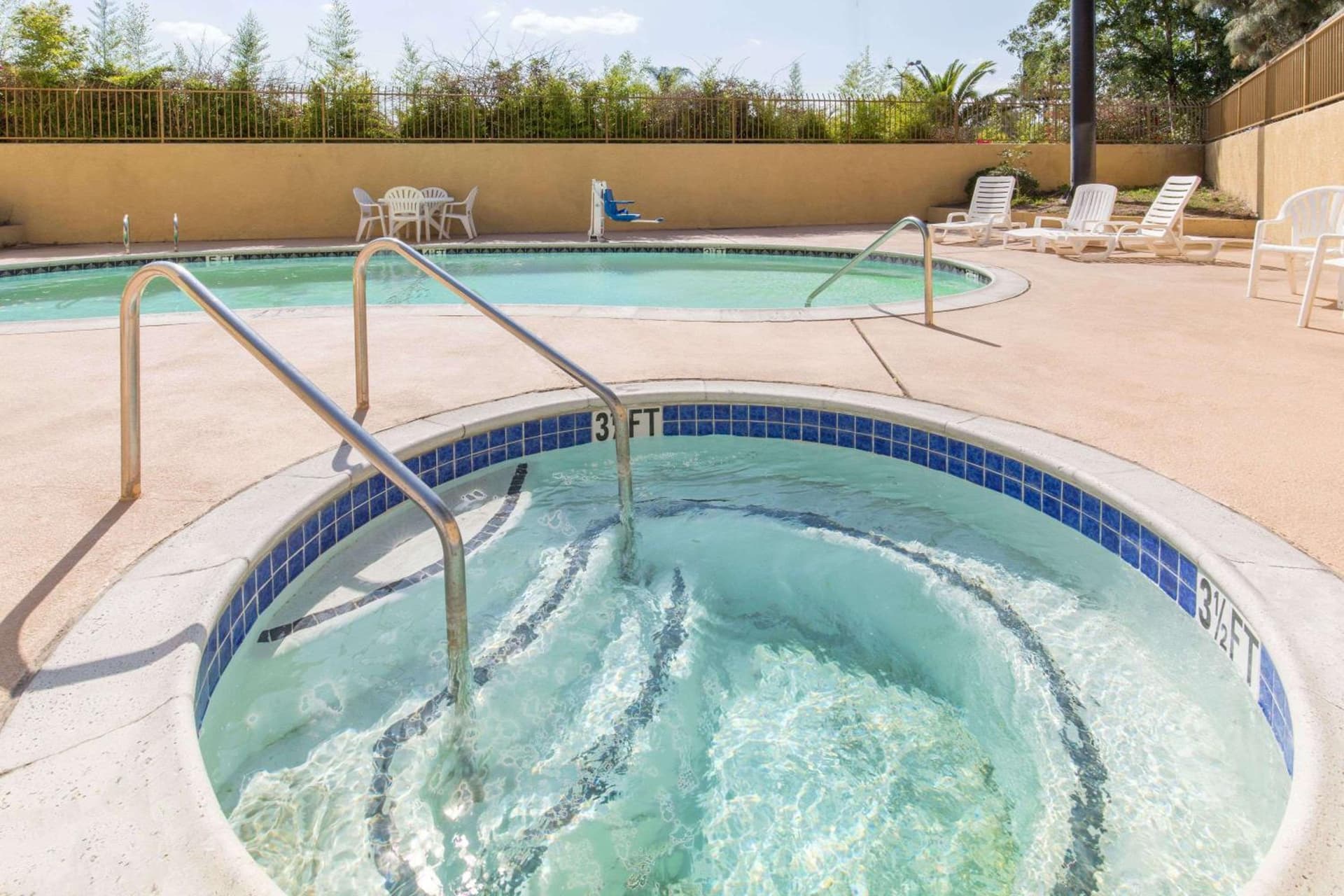 Ramada by Wyndham Ontario Airport & Convention Center gallery photo in Ontario, CA — image 17